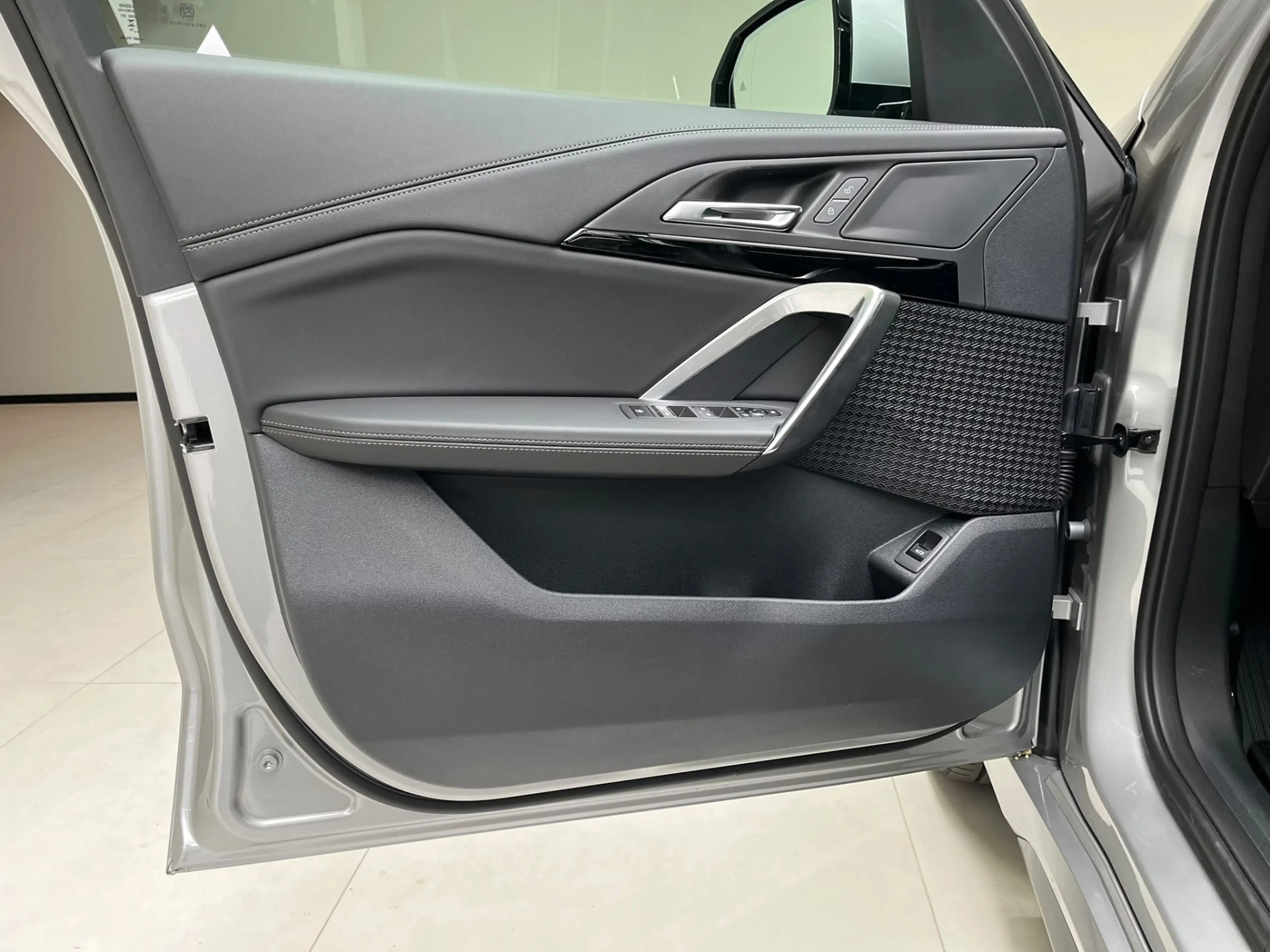 BMW iX1 eDrive20 67 kWh — photo 8
