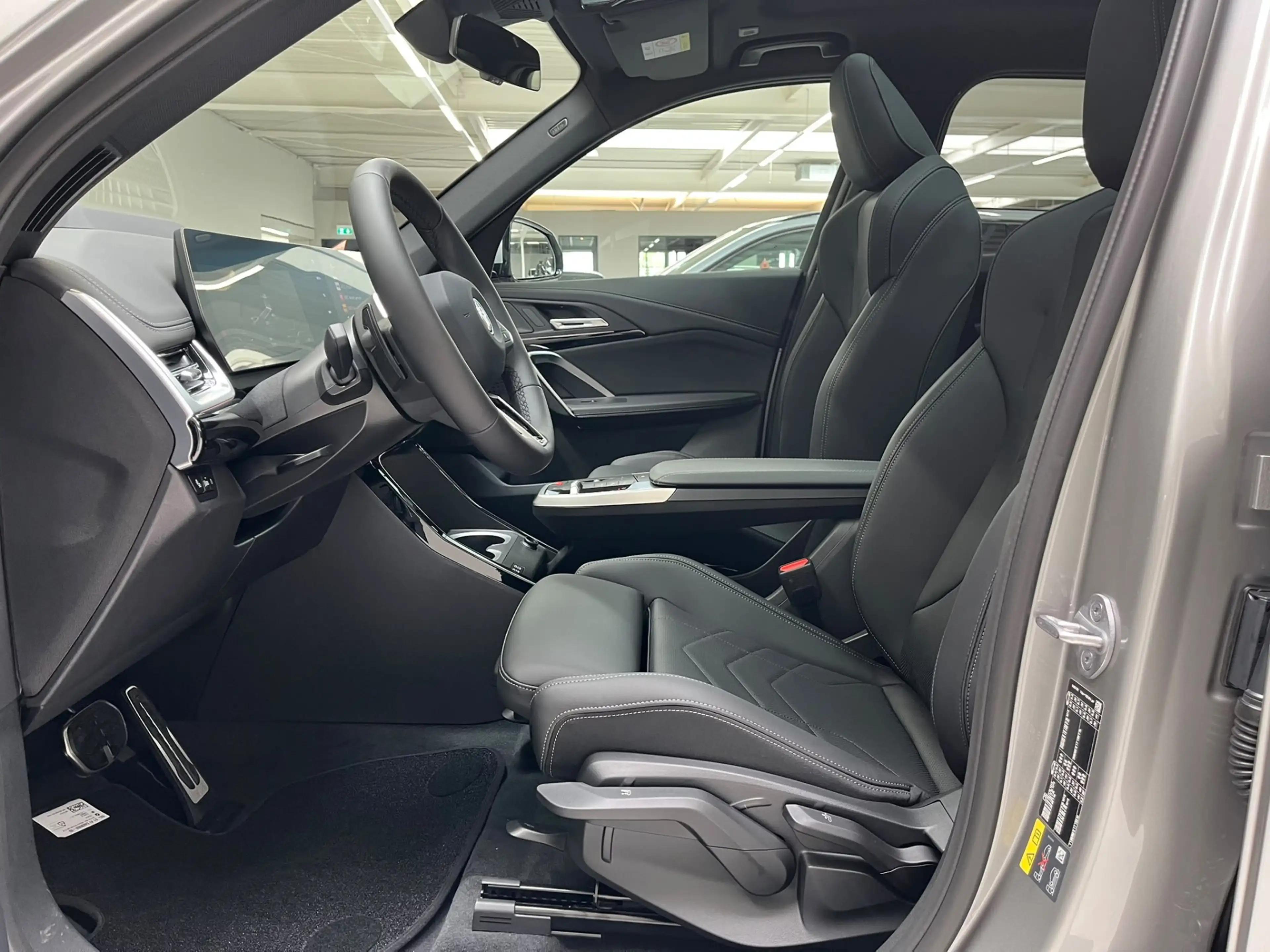 BMW iX1 eDrive20 67 kWh — photo 7