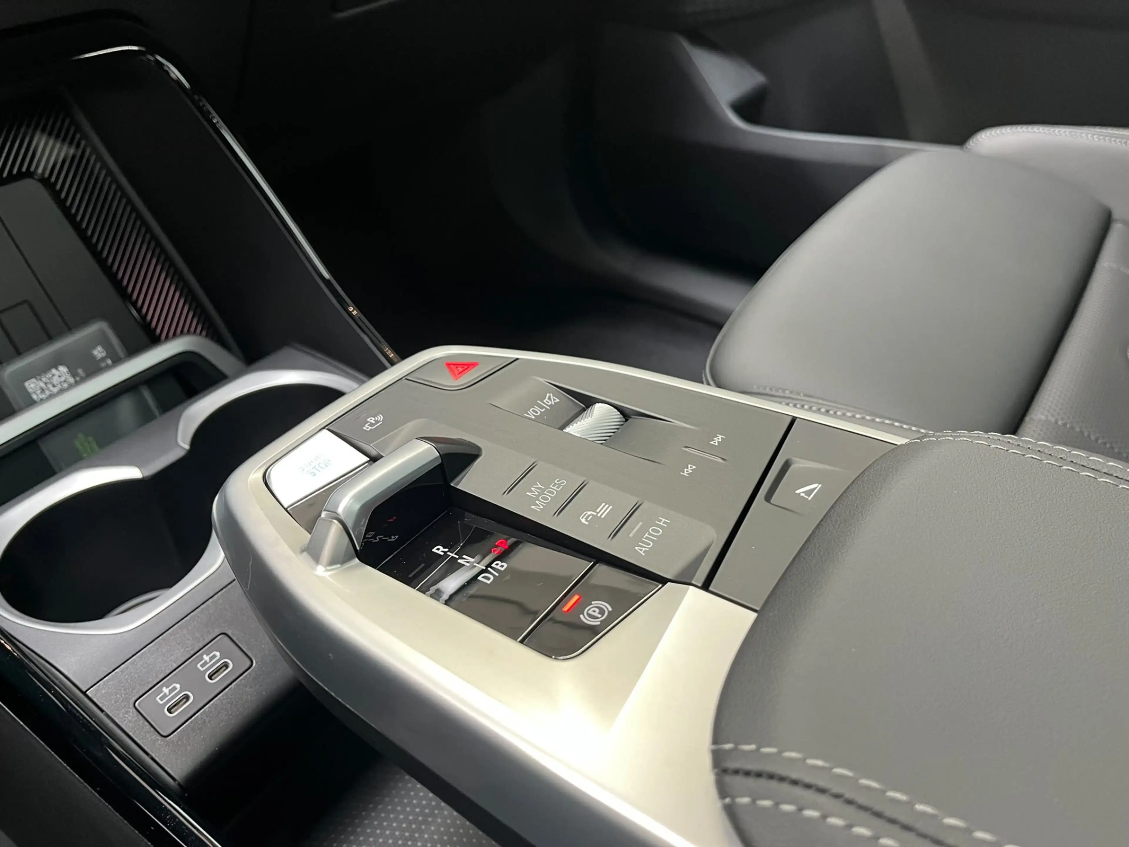 BMW iX1 eDrive20 67 kWh — photo 12
