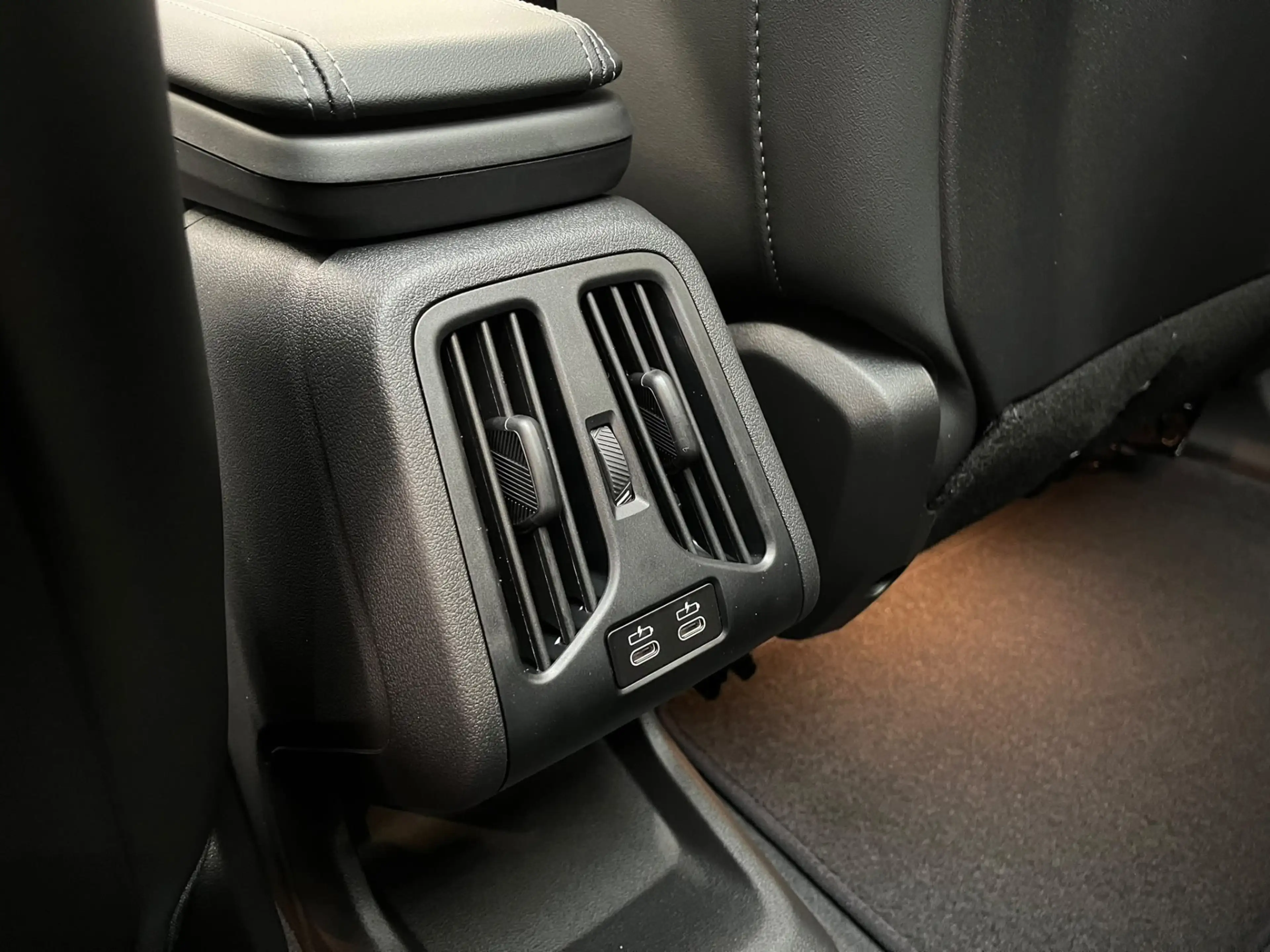 BMW iX1 eDrive20 67 kWh — photo 6