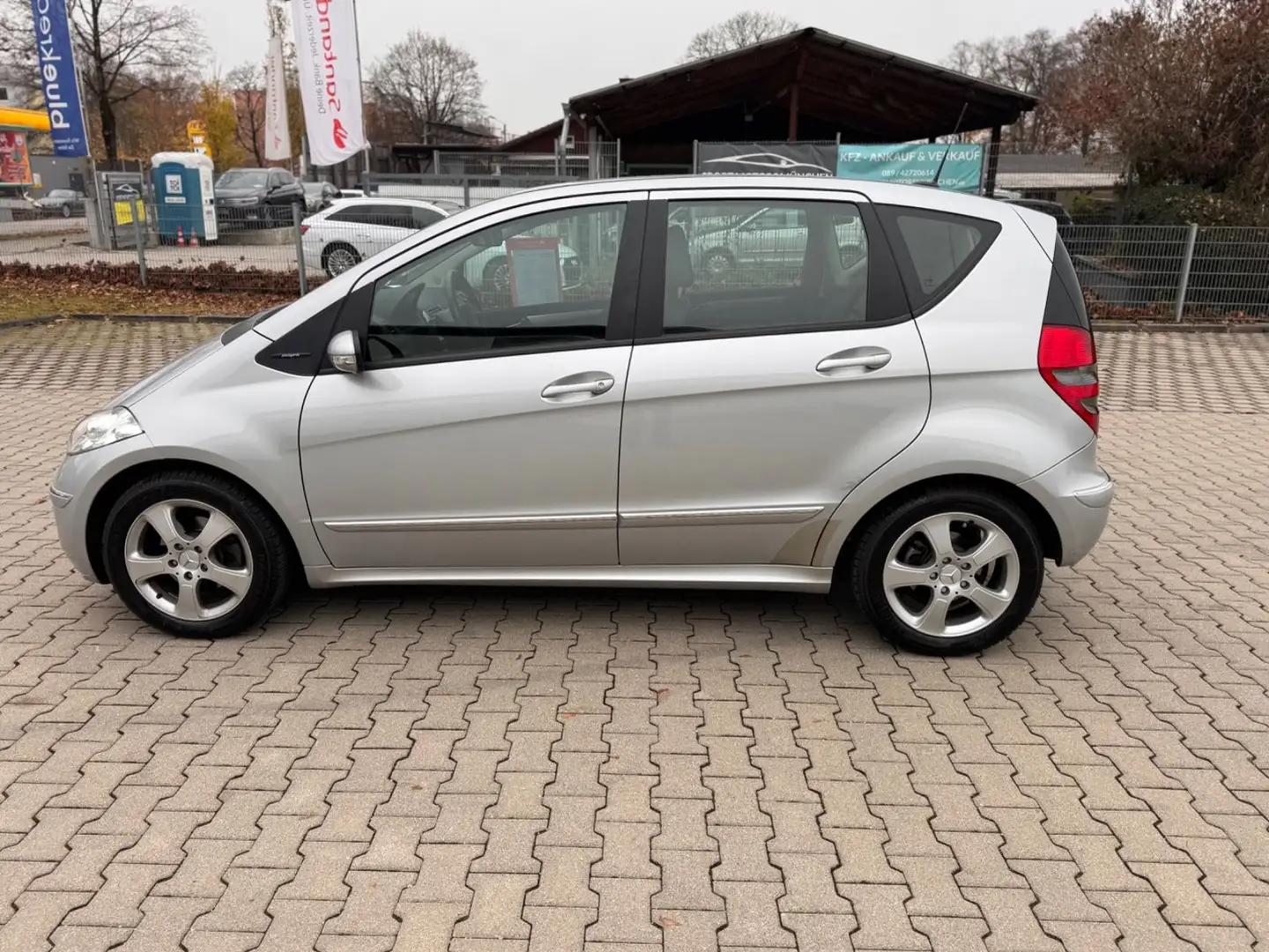 Mercedes-Benz A 150 Avantgarde Automatik Rentnerfahrzeug Argent - 2