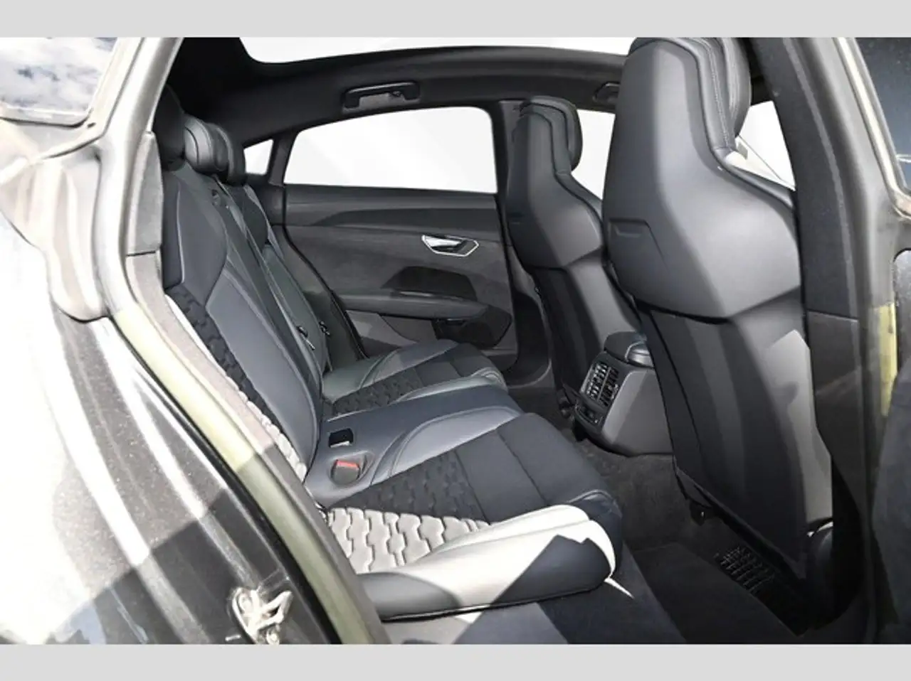 Audi e-tron GT RS Laser HuD BO Pano Sitzbelüft. 7