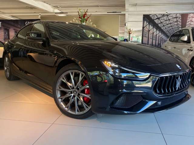 Imagine Maserati Ghibli Modena S Q4 *Maserati-IN* Vollausstattung
