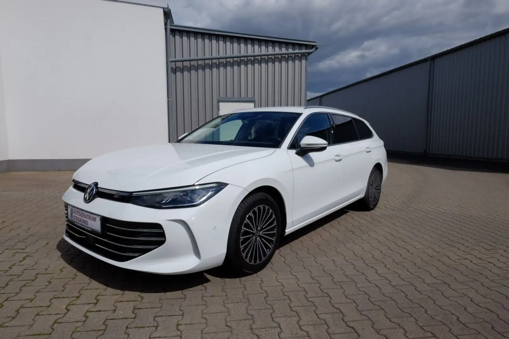 Volkswagen Passat Variant 1.5 eTSI Elegance/Leder/Matri/360 Blanc - 1