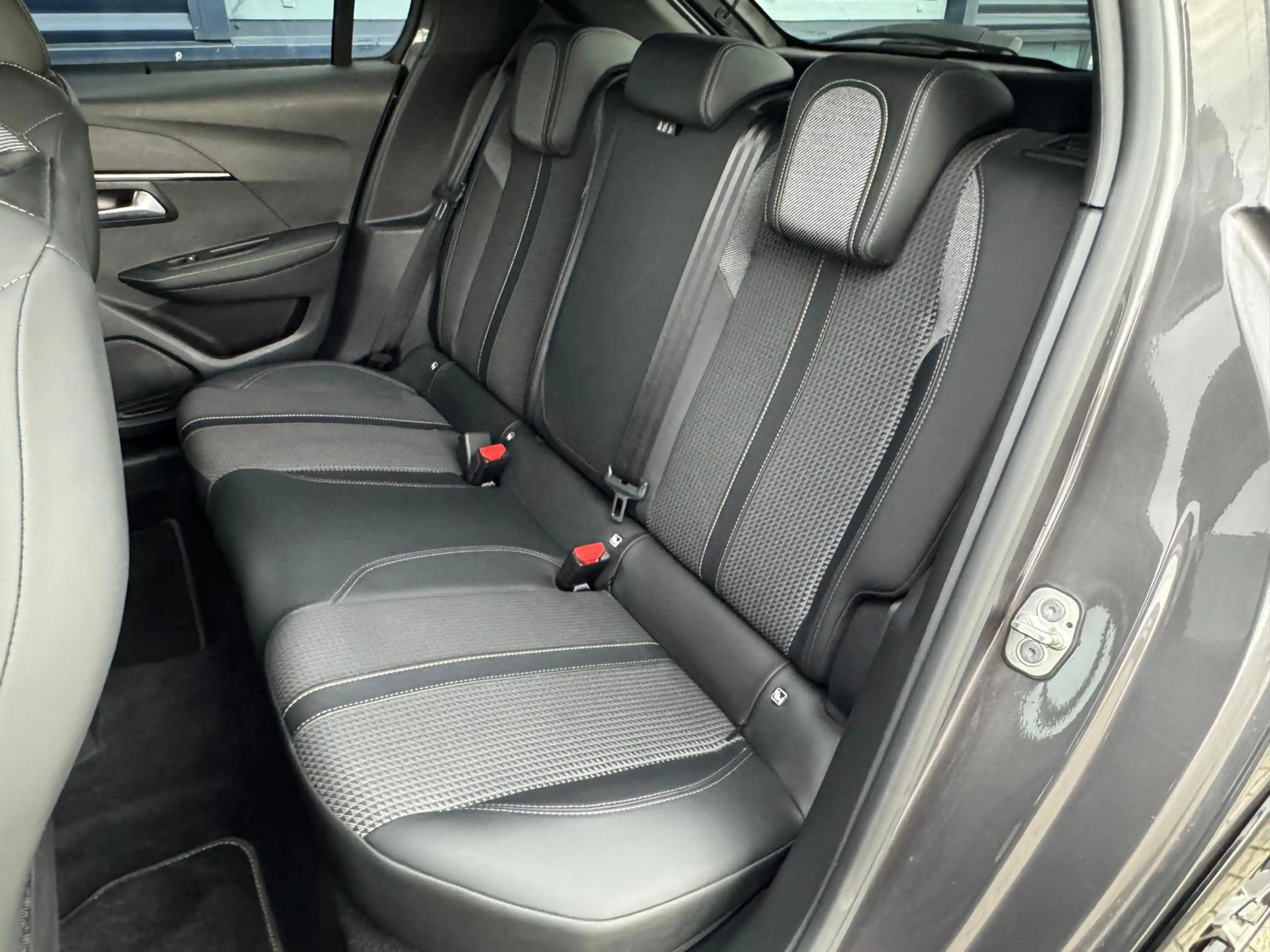 Peugeot 208 1.2 PureTech GT Pack | CAMERA | NAVI | APPLE CARPL — photo 11