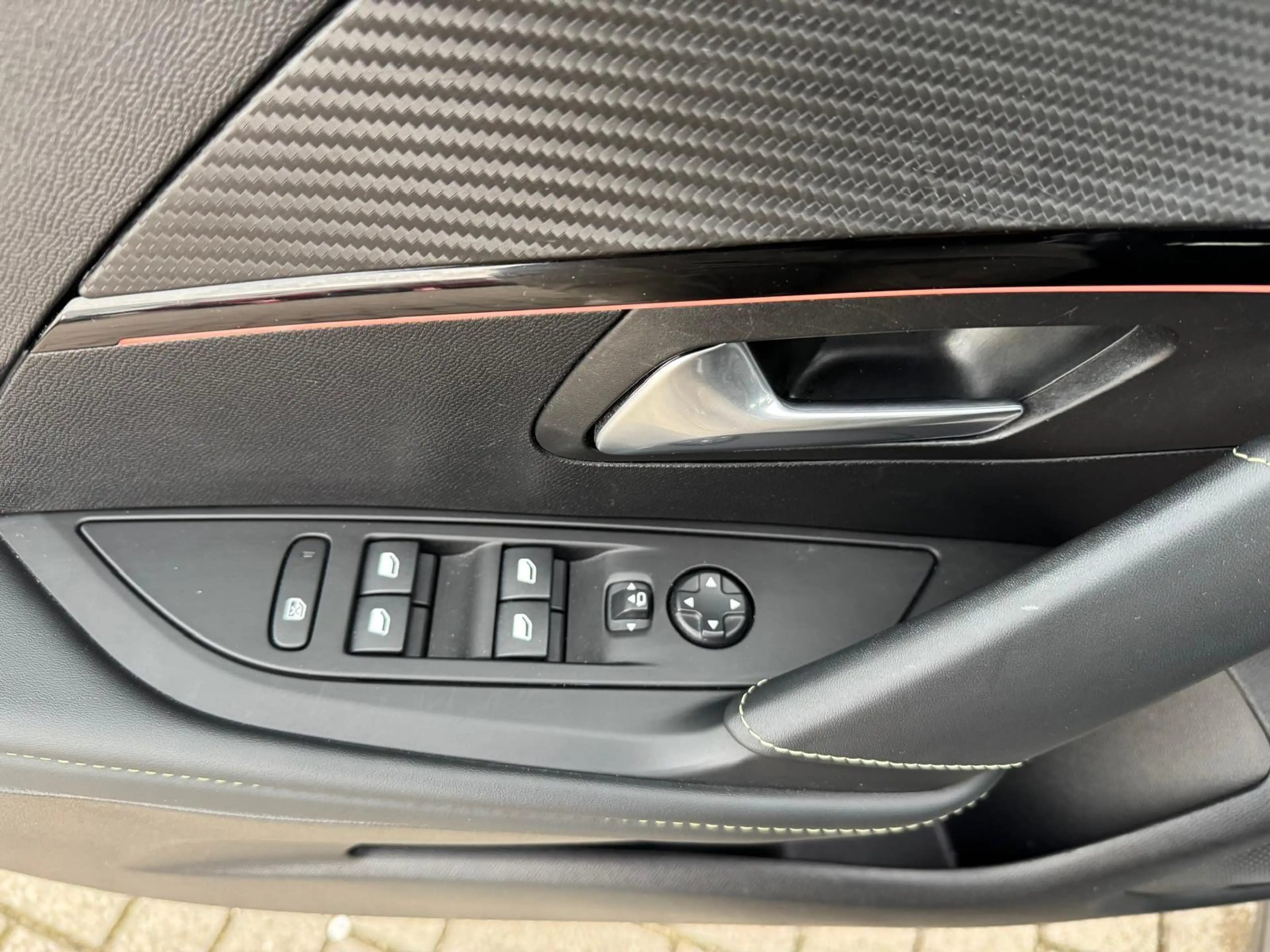 Peugeot 208 1.2 PureTech GT Pack | CAMERA | NAVI | APPLE CARPL — photo 9