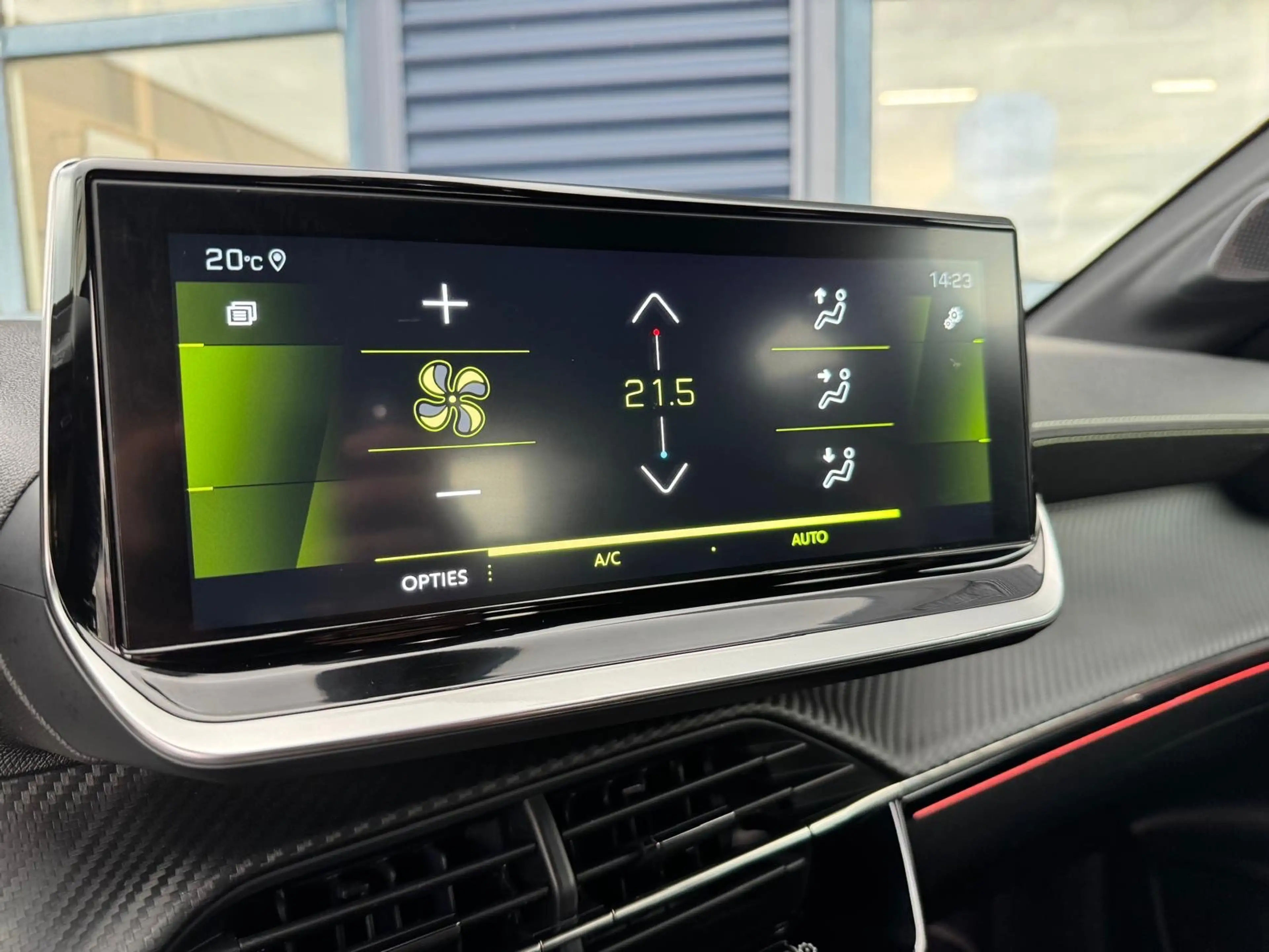 Peugeot 208 1.2 PureTech GT Pack | CAMERA | NAVI | APPLE CARPL — photo 25