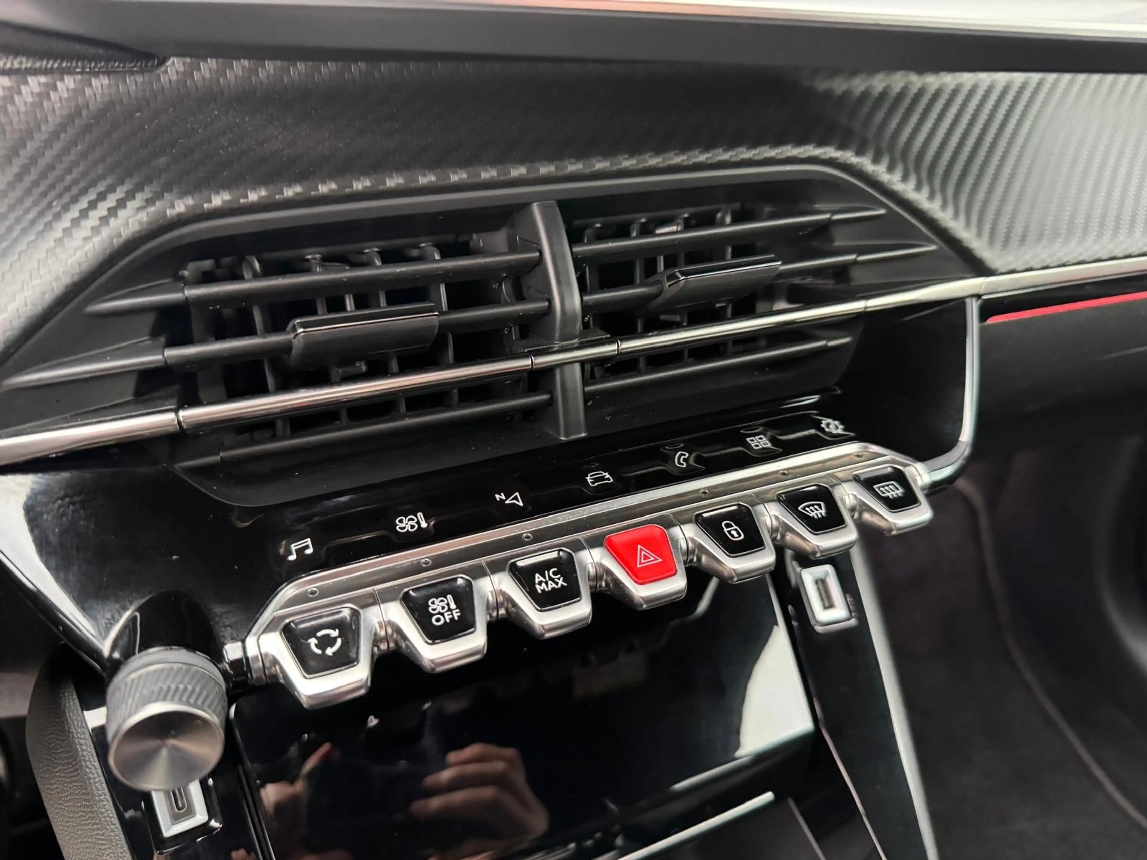 Peugeot 208 1.2 PureTech GT Pack | CAMERA | NAVI | APPLE CARPL — photo 31