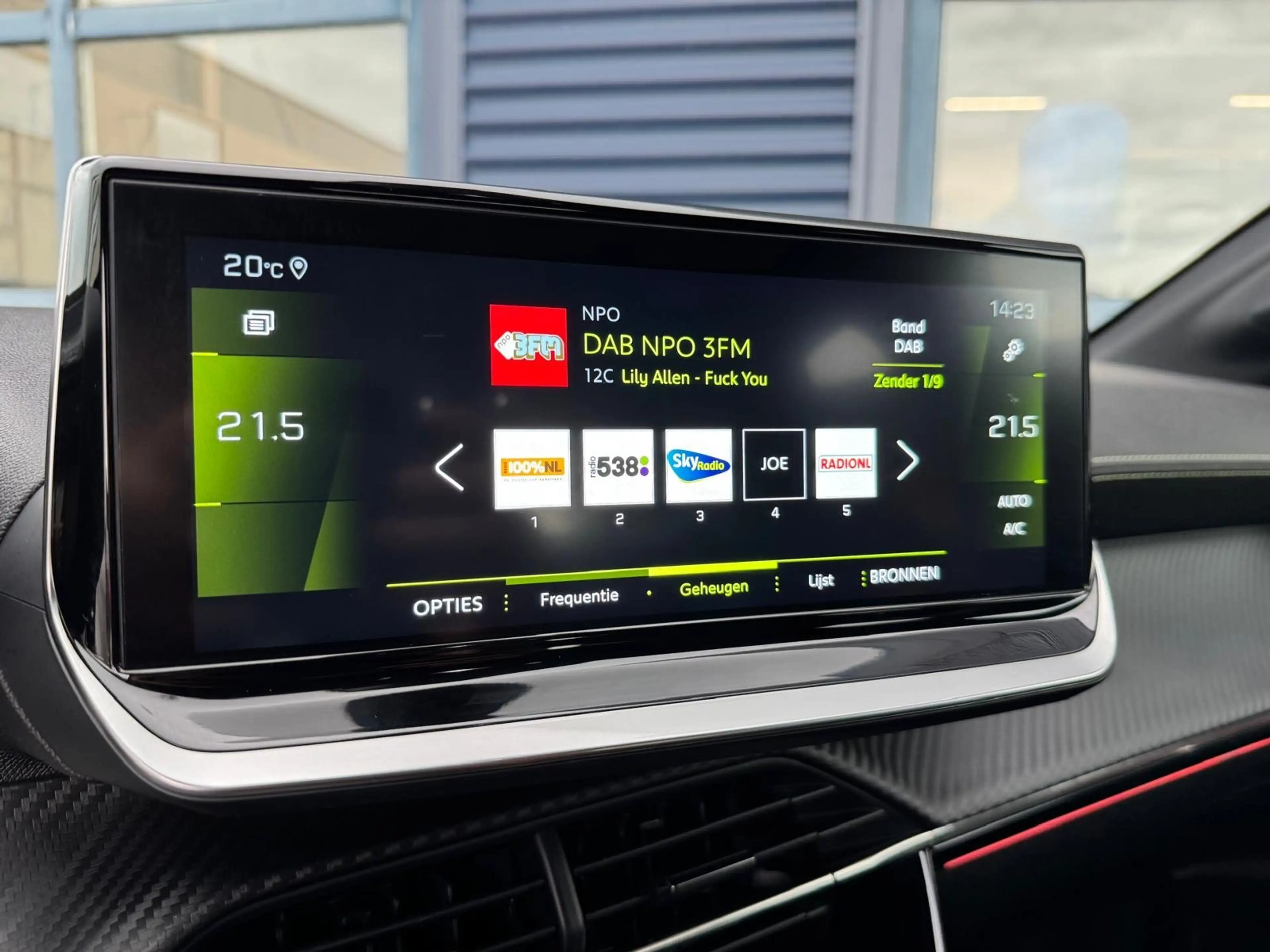 Peugeot 208 1.2 PureTech GT Pack | CAMERA | NAVI | APPLE CARPL — photo 26