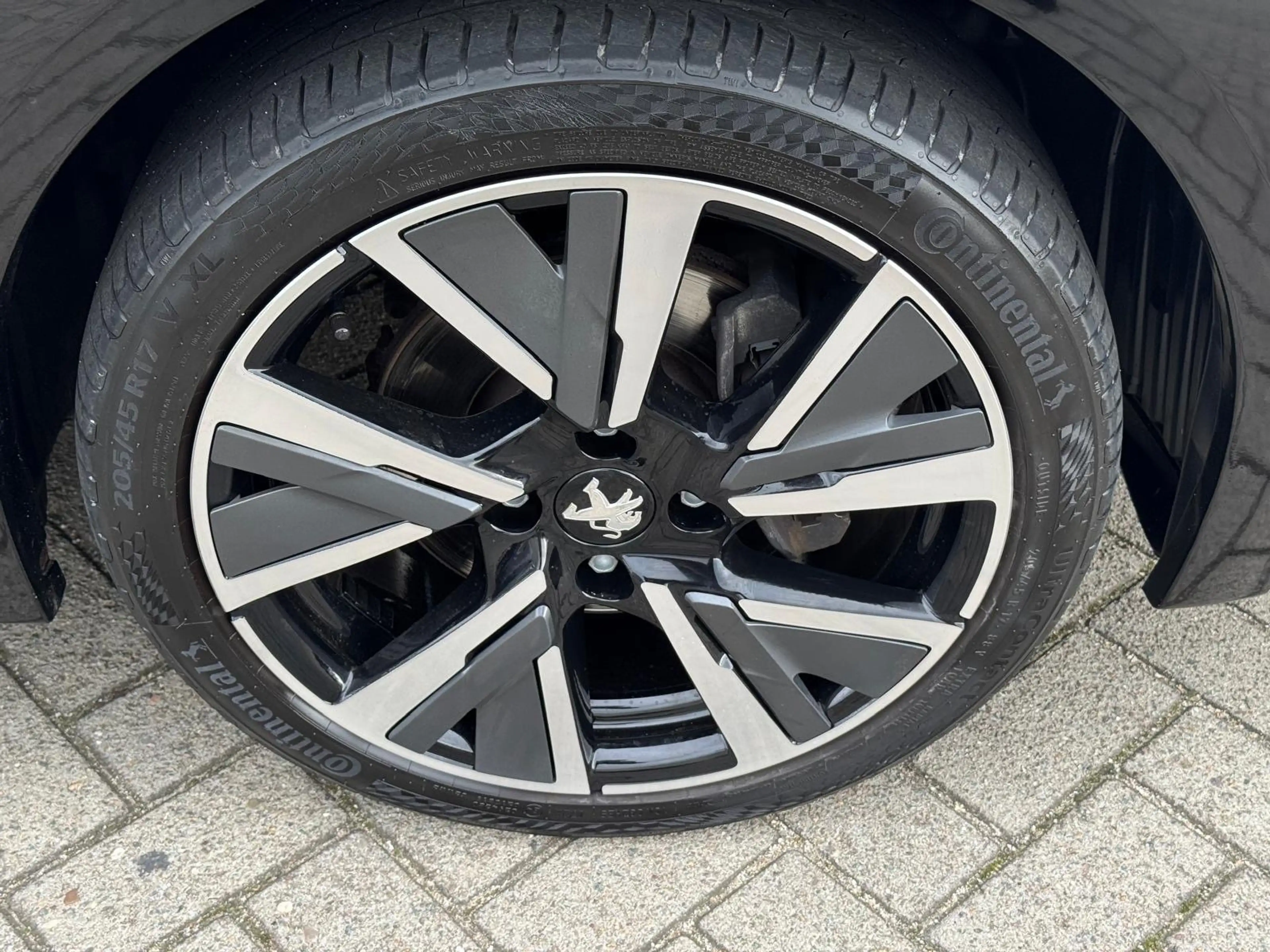 Peugeot 208 1.2 PureTech GT Pack | CAMERA | NAVI | APPLE CARPL — photo 3