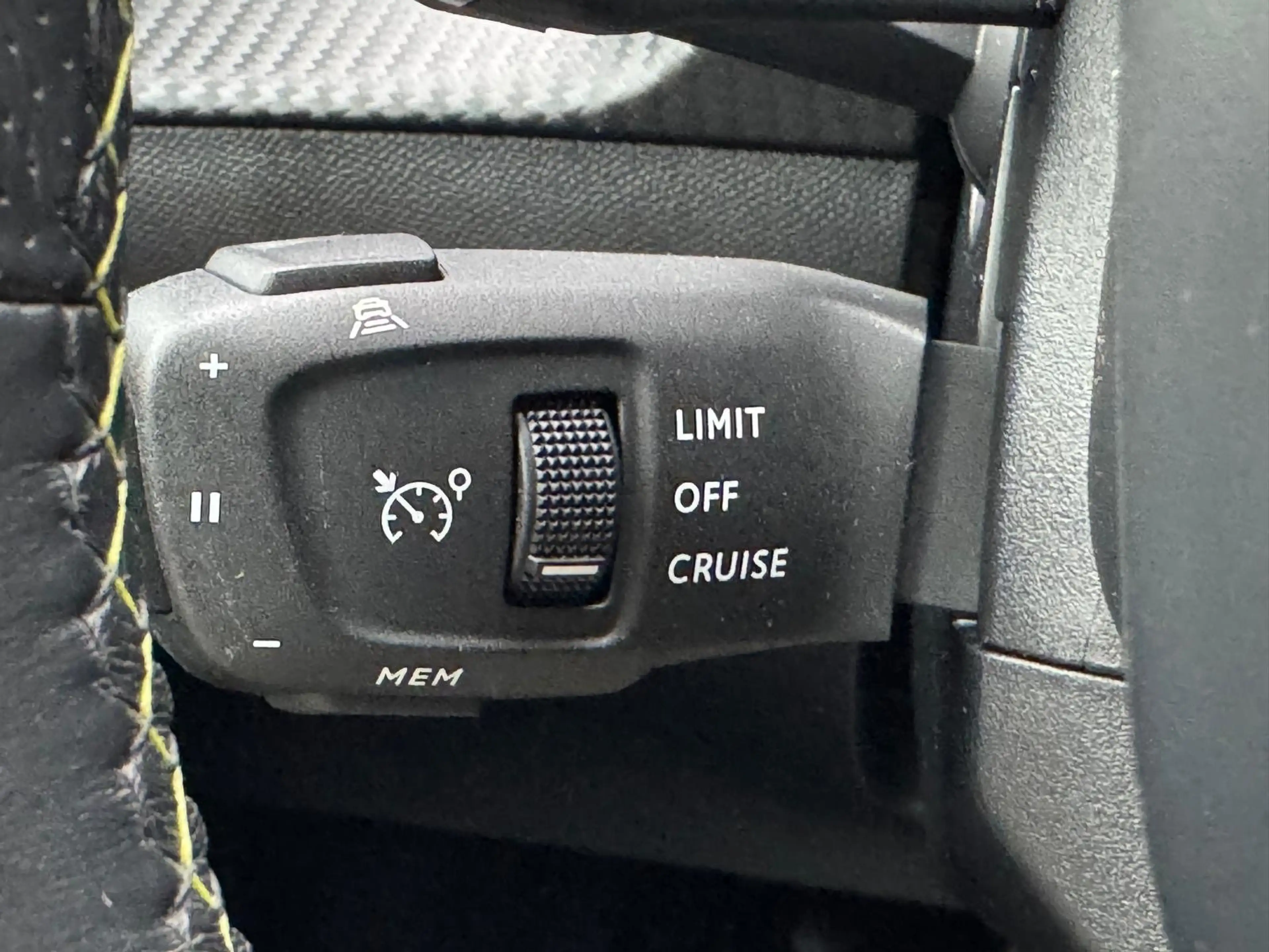 Peugeot 208 1.2 PureTech GT Pack | CAMERA | NAVI | APPLE CARPL — photo 36