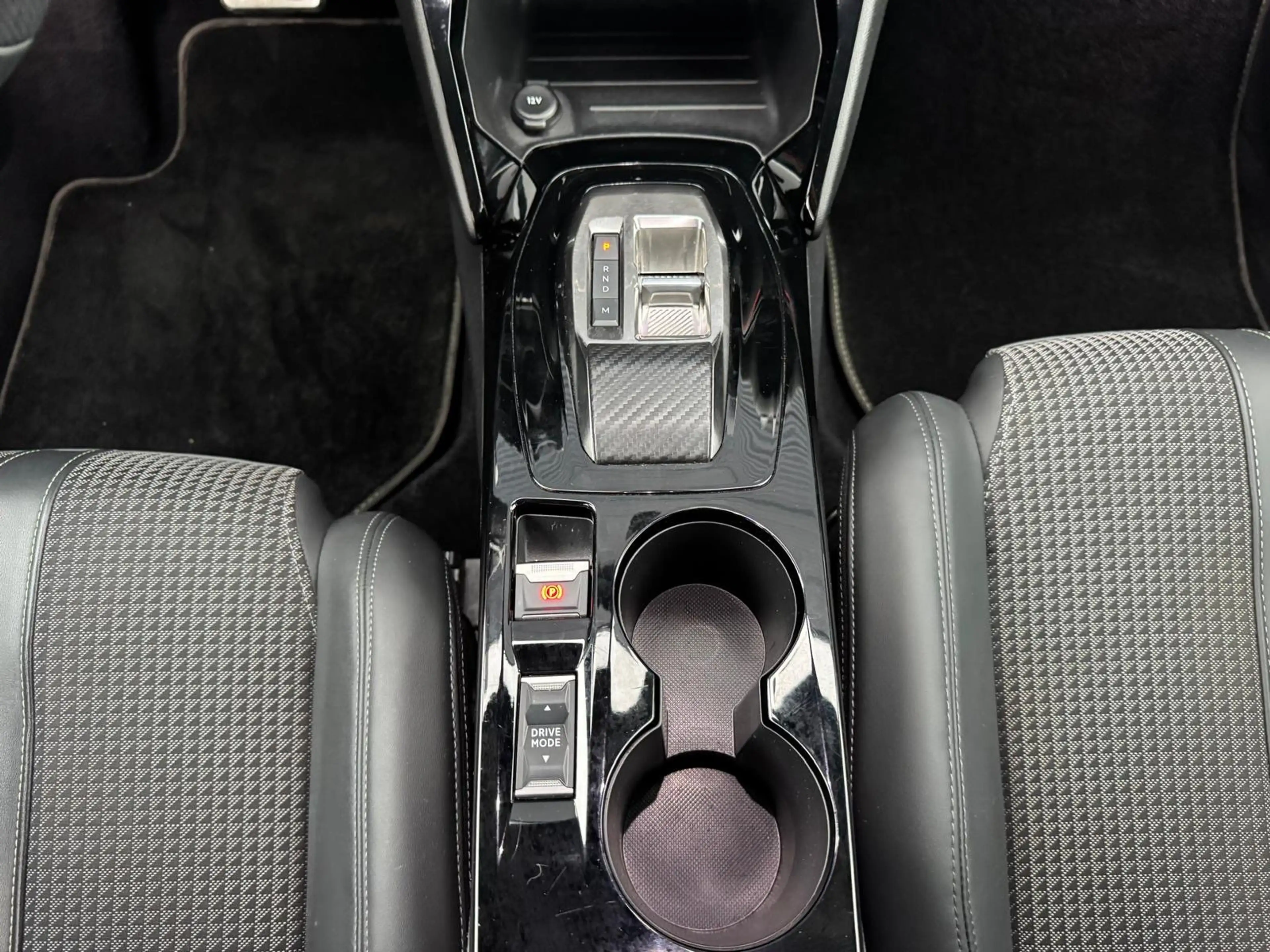 Peugeot 208 1.2 PureTech GT Pack | CAMERA | NAVI | APPLE CARPL — photo 40