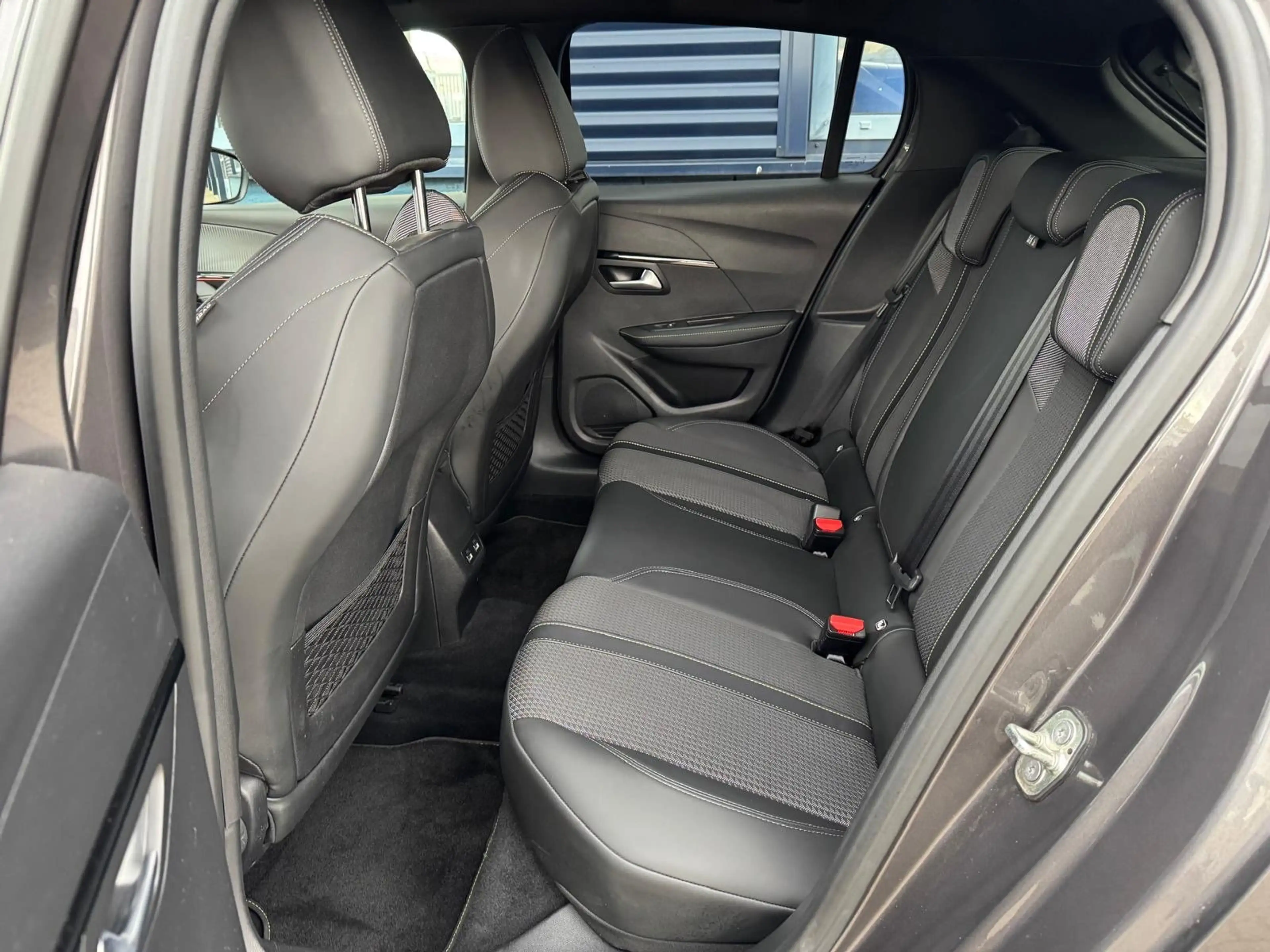 Peugeot 208 1.2 PureTech GT Pack | CAMERA | NAVI | APPLE CARPL — photo 12