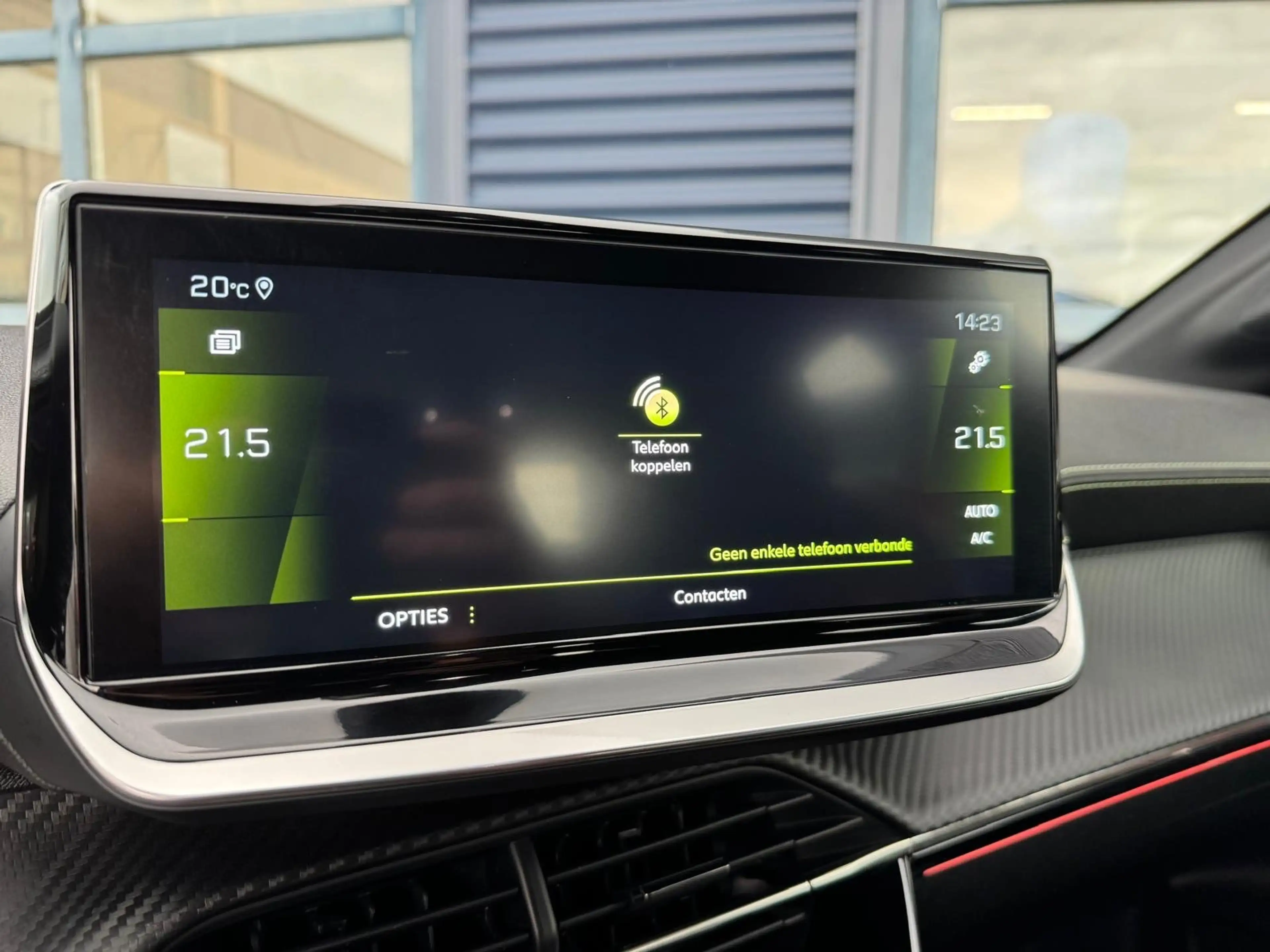 Peugeot 208 1.2 PureTech GT Pack | CAMERA | NAVI | APPLE CARPL — photo 28