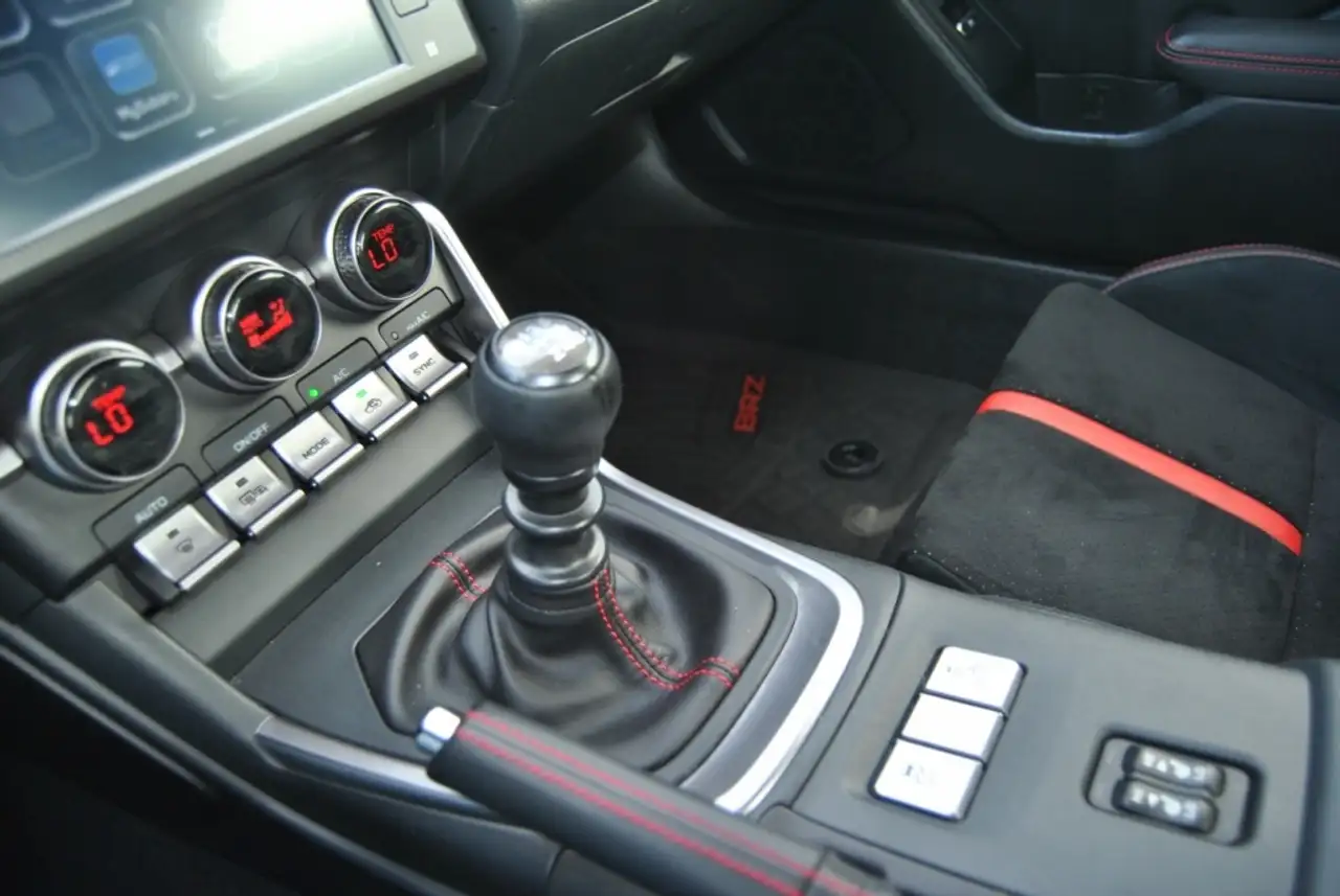 Subaru BRZ снимка Subaru BRZ