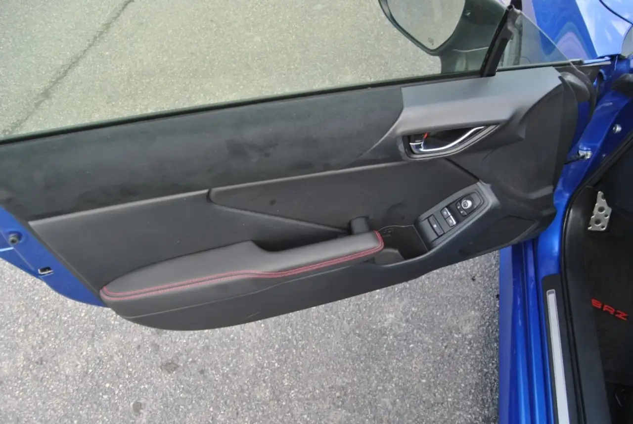 Subaru BRZ снимка Subaru BRZ
