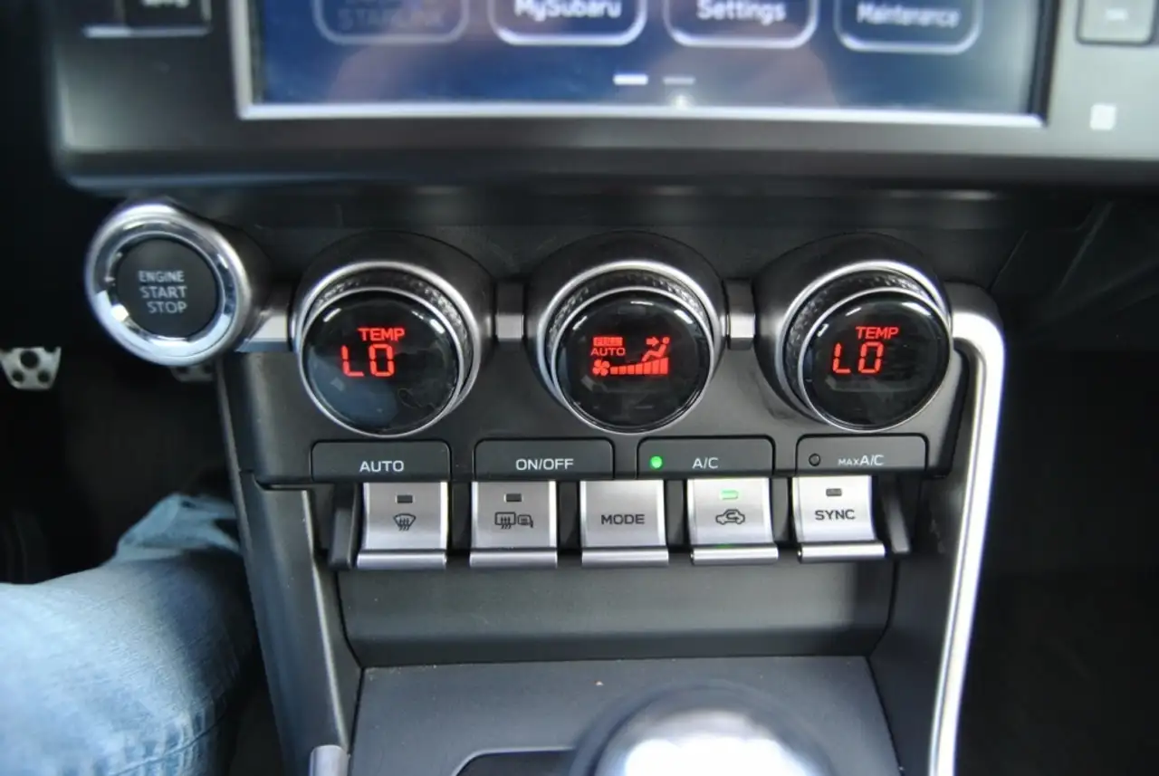 Subaru BRZ снимка Subaru BRZ