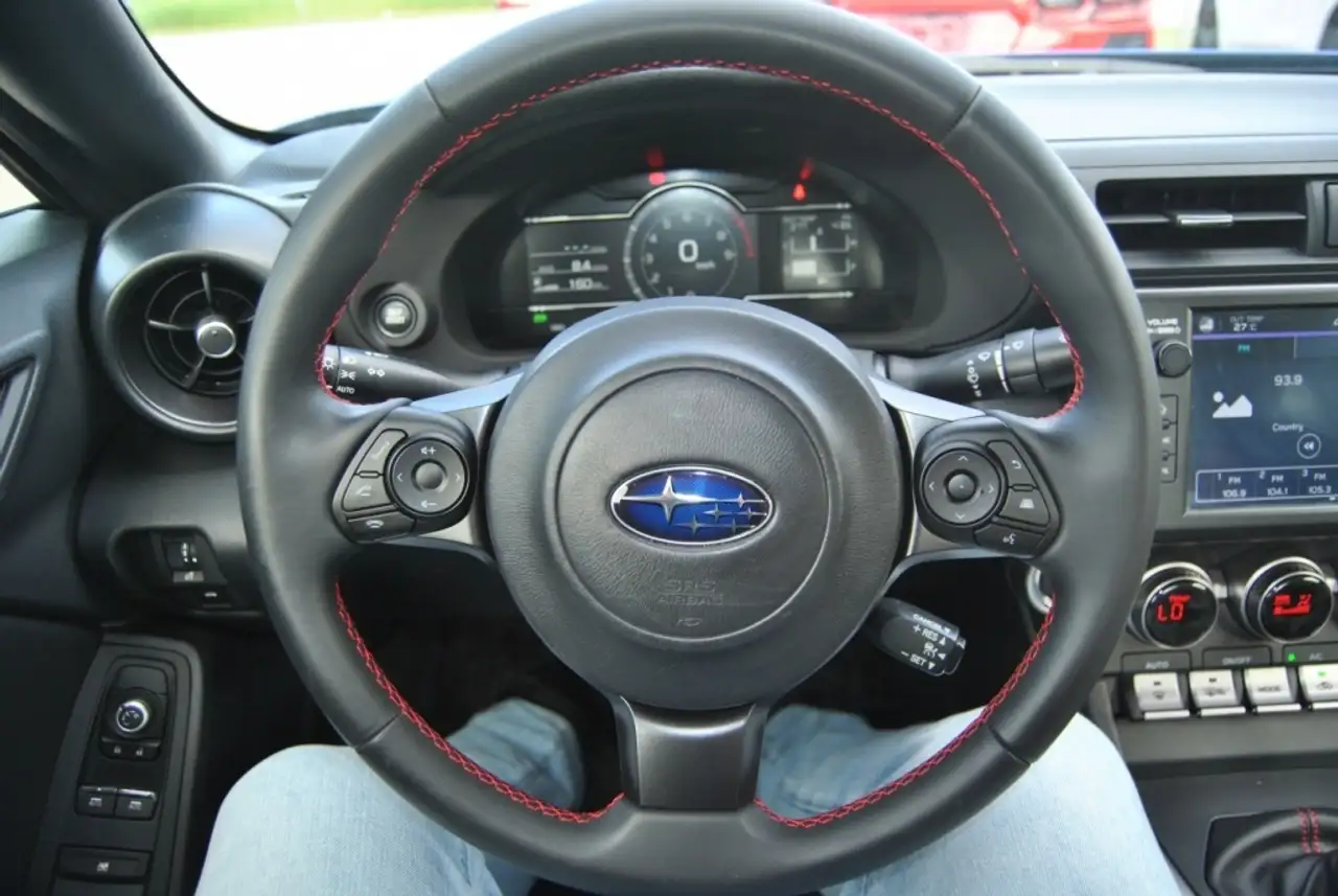 Subaru BRZ снимка Subaru BRZ
