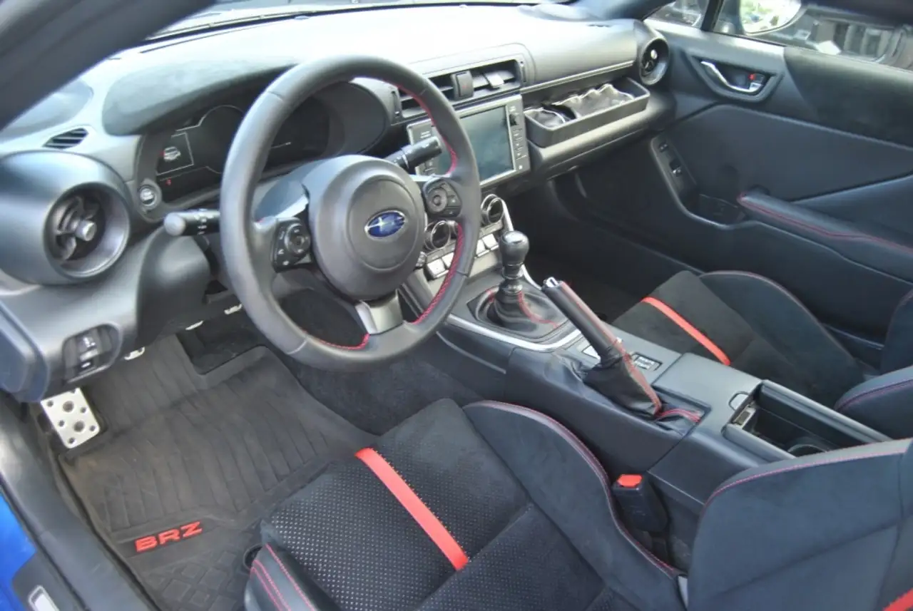 Subaru BRZ снимка Subaru BRZ