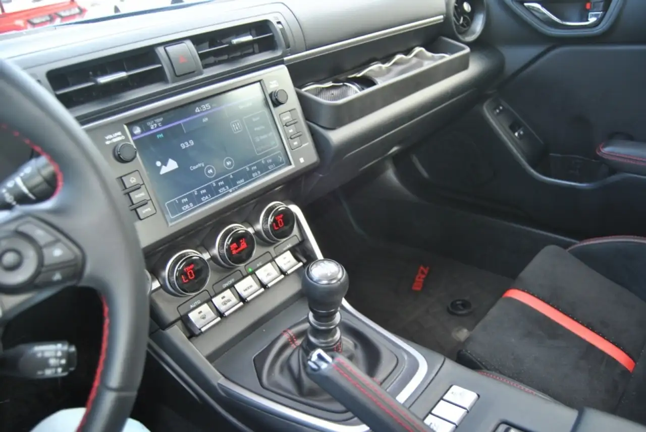 Subaru BRZ снимка Subaru BRZ