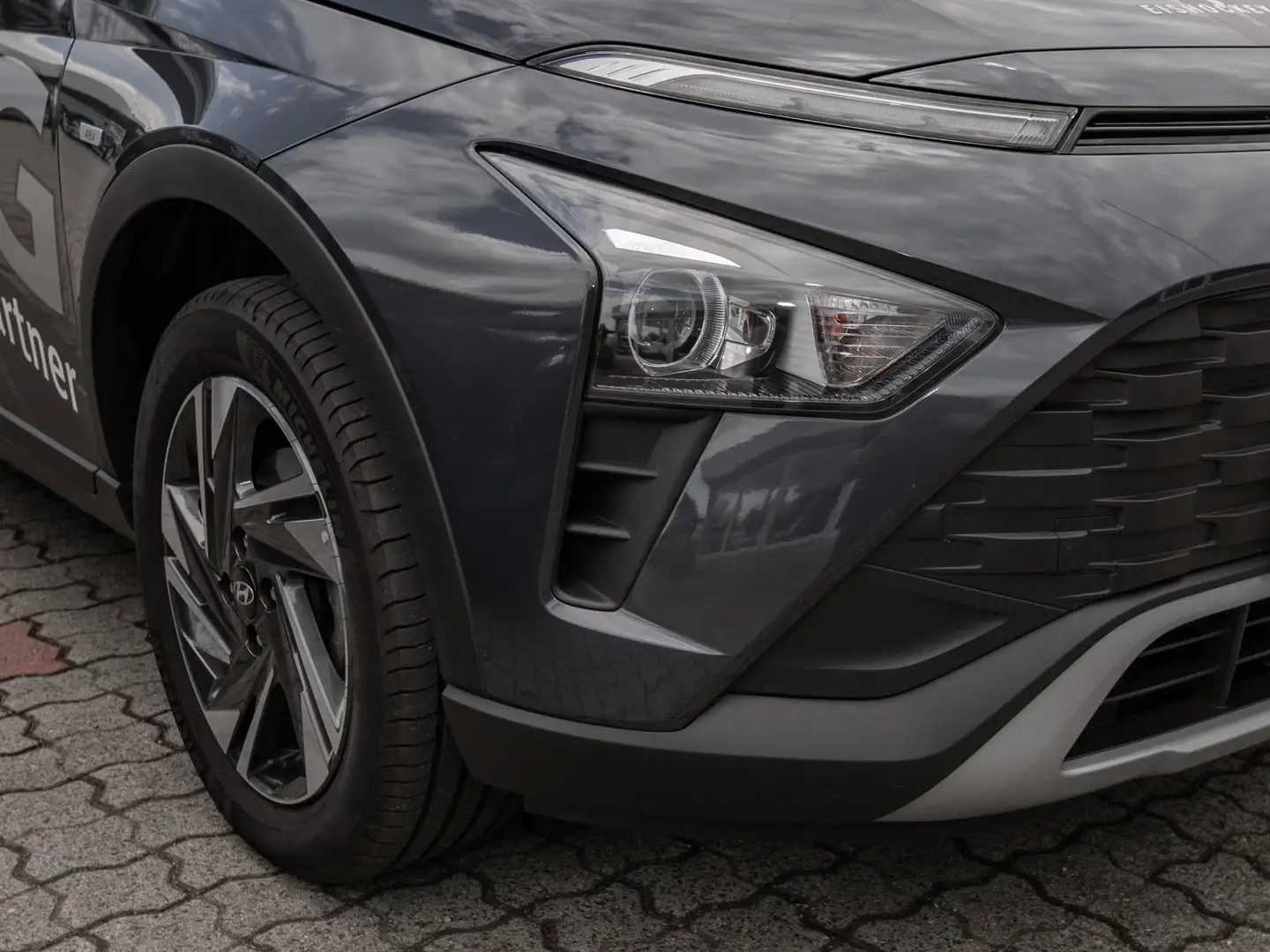Hyundai BAYON KLIMA+SHZ+LENKRADHZG+TOP ZUSTAND+VERFÜGBAR Grijs - 2