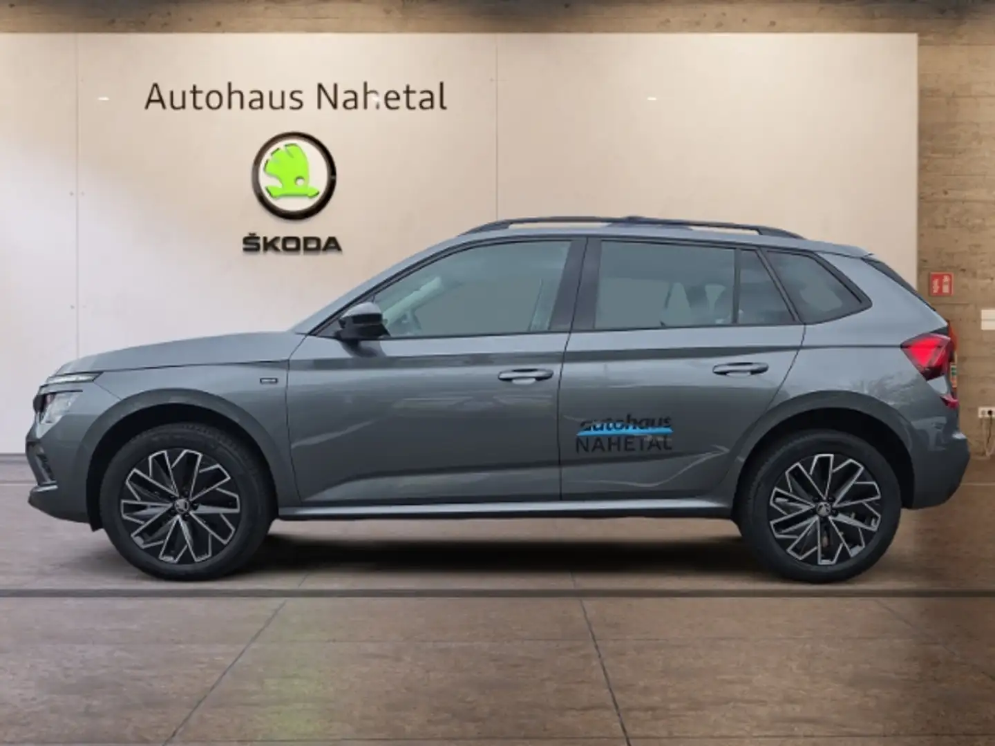 Skoda Kamiq 1.0 TSI DSG DRIVE MATRIX NAVI AHK PDC RÜFA SHZ CLI Grijs - 2