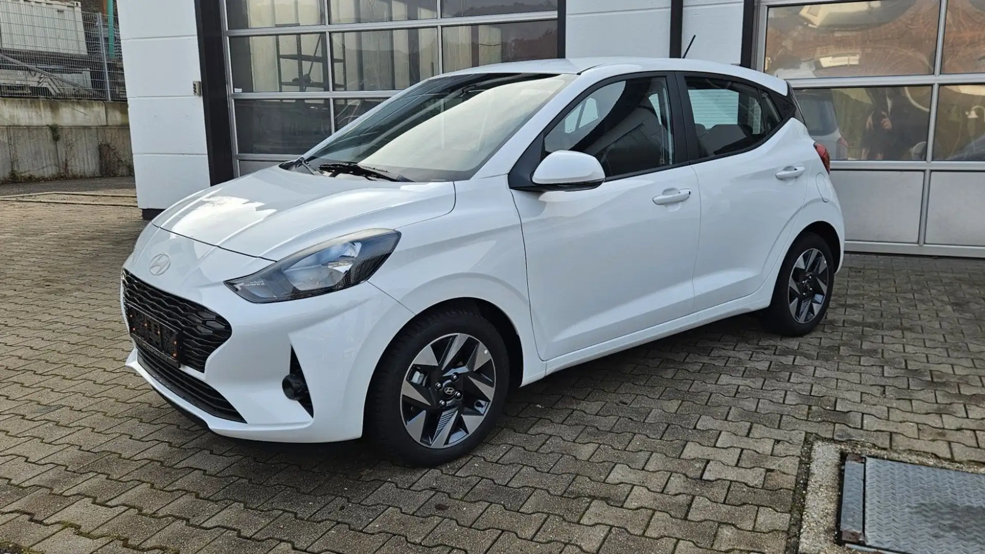 Hyundai i10 Trend *SHZ*Kamera*CarPlay*Klimaaut.*Garantie Weiß - 2