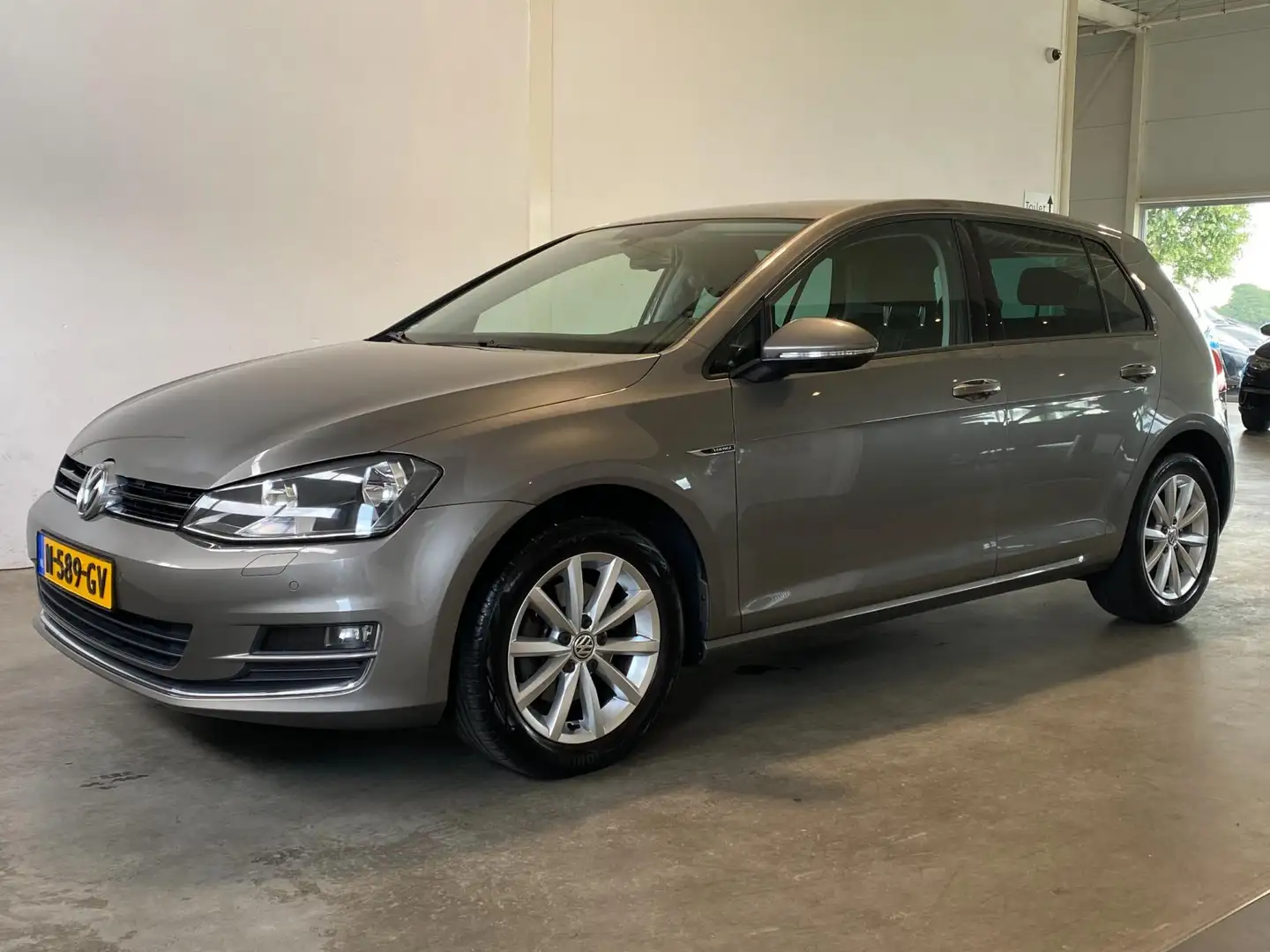 Volkswagen Golf 1.4 TSI 125PK Dealer o.h. Grijs - 1