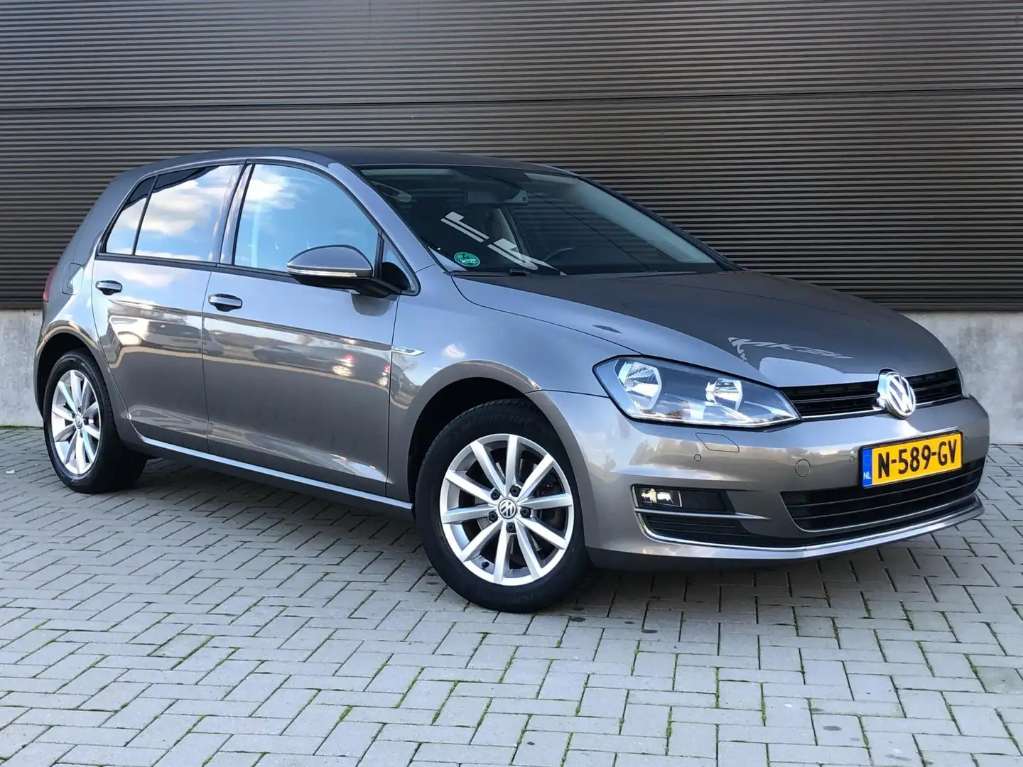 Volkswagen Golf 1.4 TSI 125PK Dealer o.h. Grau - 2
