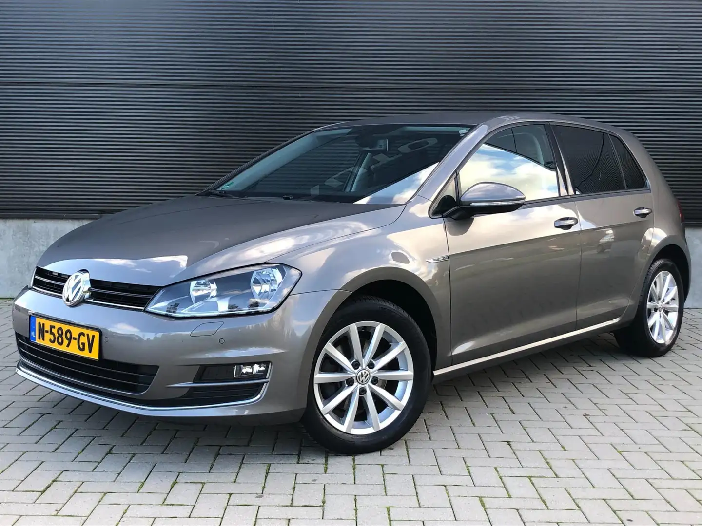 Volkswagen Golf 1.4 TSI 125PK Dealer o.h. Grau - 1