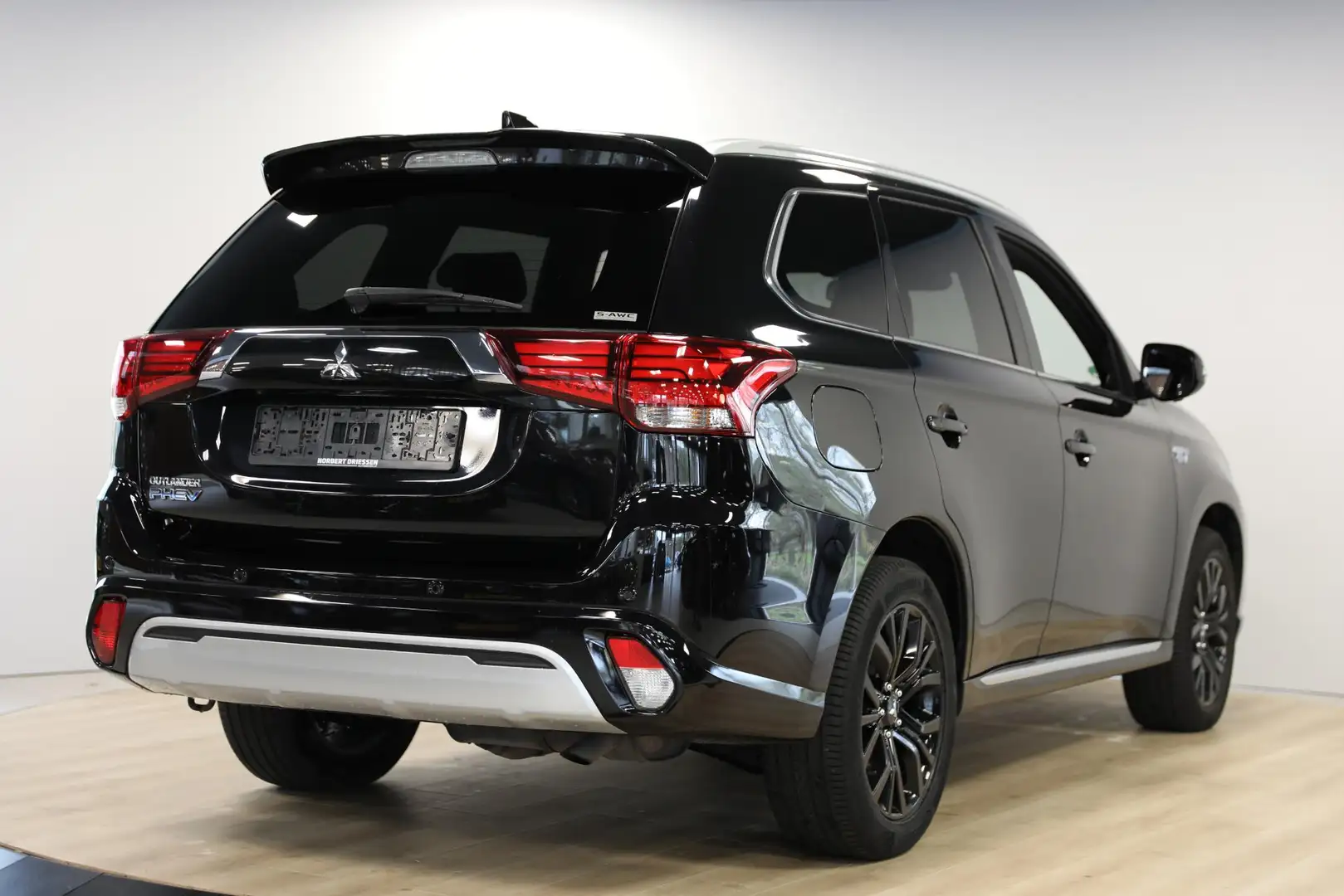 Mitsubishi Outlander 2.4 PHEV Instyle | Schuif- opendak | Leer | 360 Ca Zwart - 2