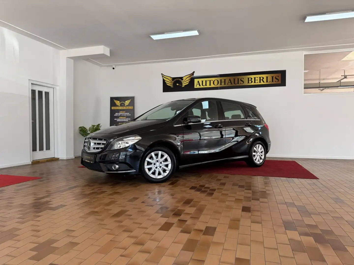 Mercedes-Benz B 180 /2.HND/AUTMTK/SCKHFT/TEMP/NAV/SHZ/AHK/PDC Noir - 2