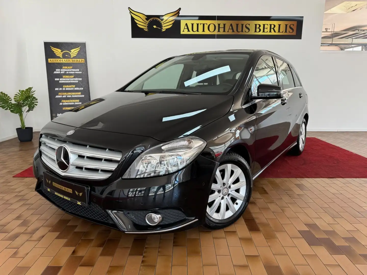 Mercedes-Benz B 180 /2.HND/AUTMTK/SCKHFT/TEMP/NAV/SHZ/AHK/PDC Noir - 1