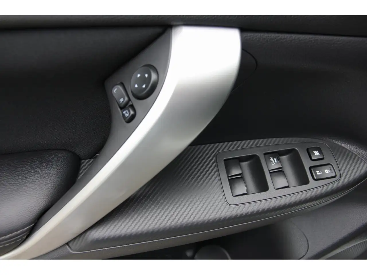 Mitsubishi Eclipse Cross Basis Hybrid 4WD Klima SHZ RFK App, миниатюра 12