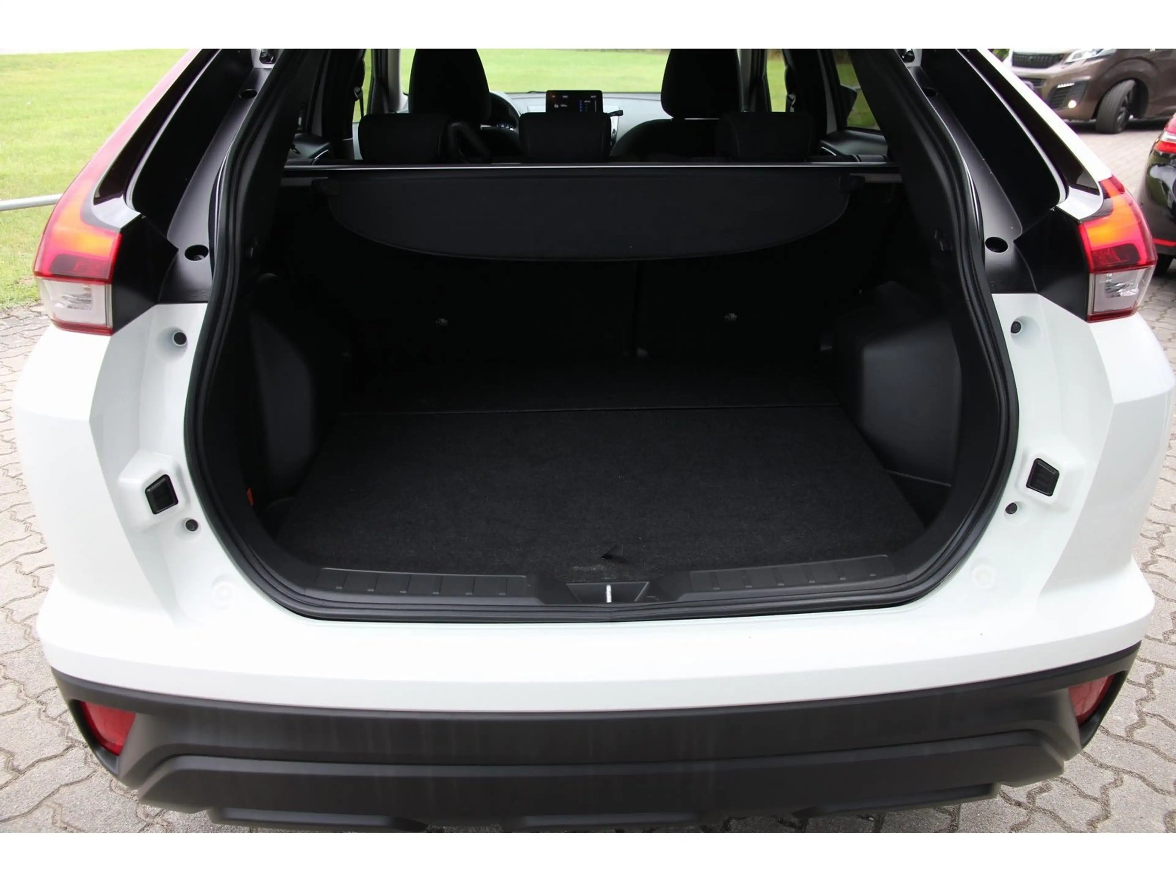 Mitsubishi Eclipse Cross Basis Hybrid 4WD Klima SHZ RFK App — photo 7