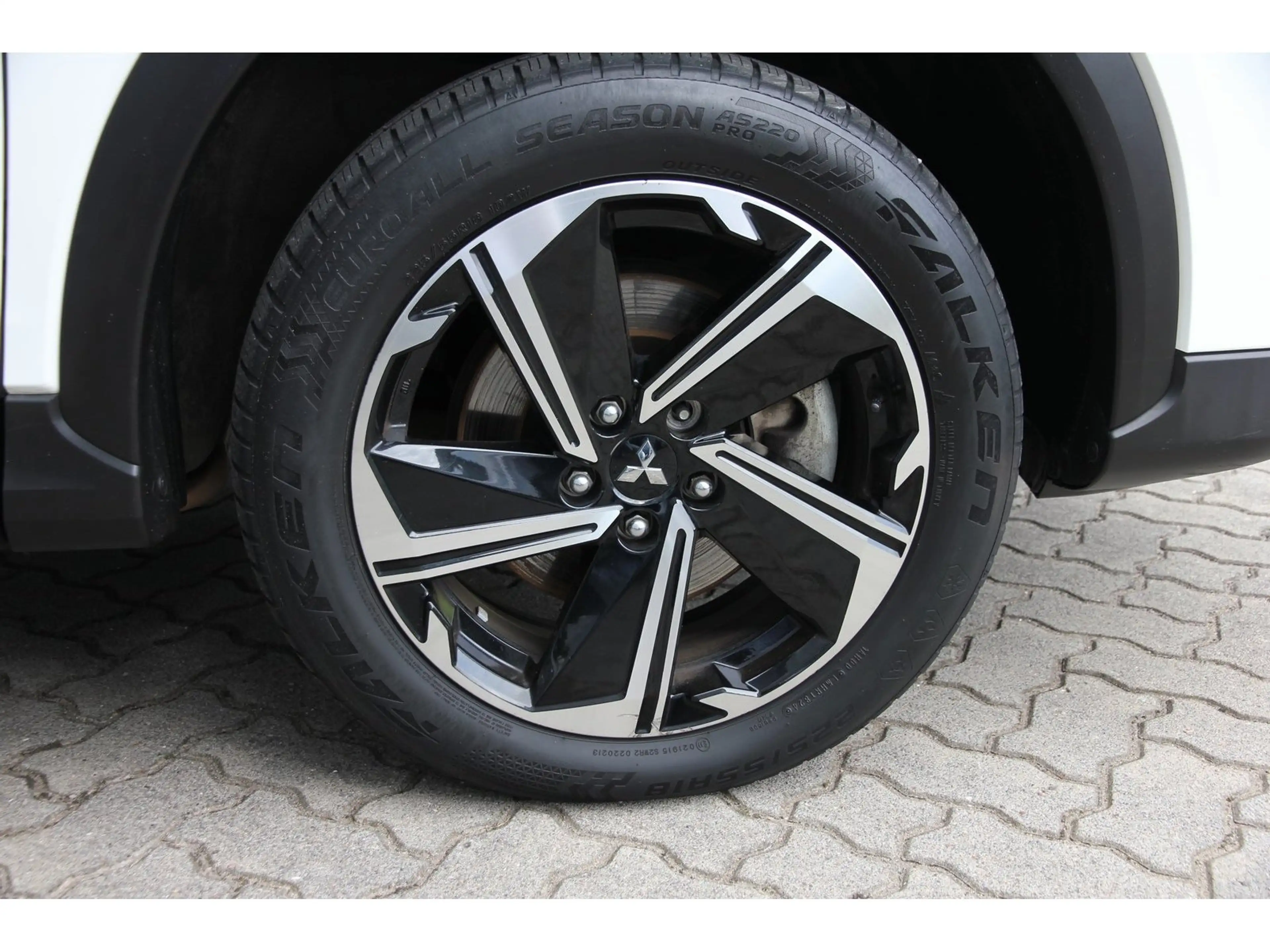 Mitsubishi Eclipse Cross Basis Hybrid 4WD Klima SHZ RFK App — photo 6