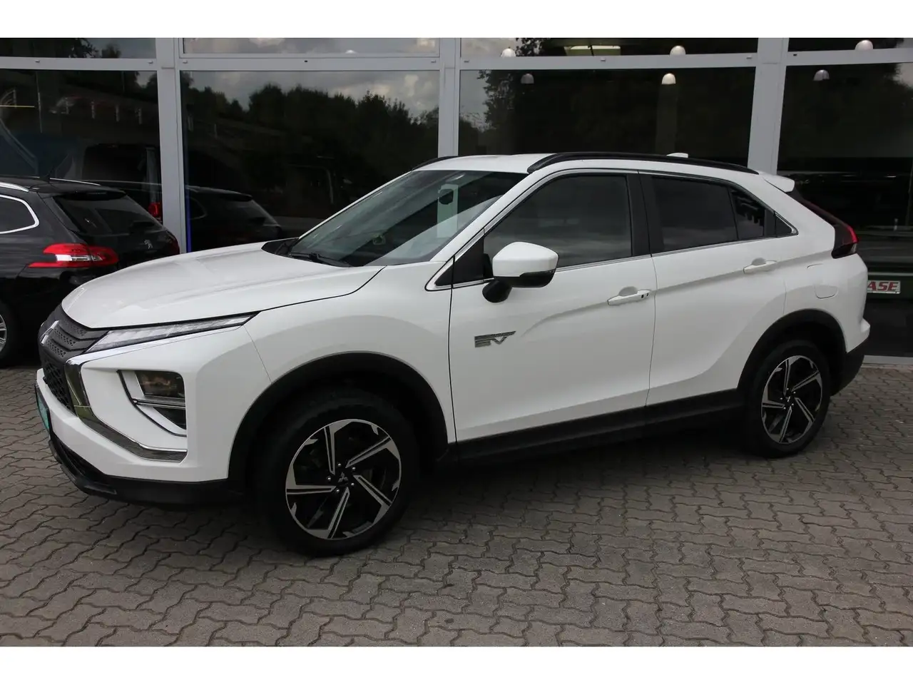 Mitsubishi Eclipse Cross Basis Hybrid 4WD Klima SHZ RFK App