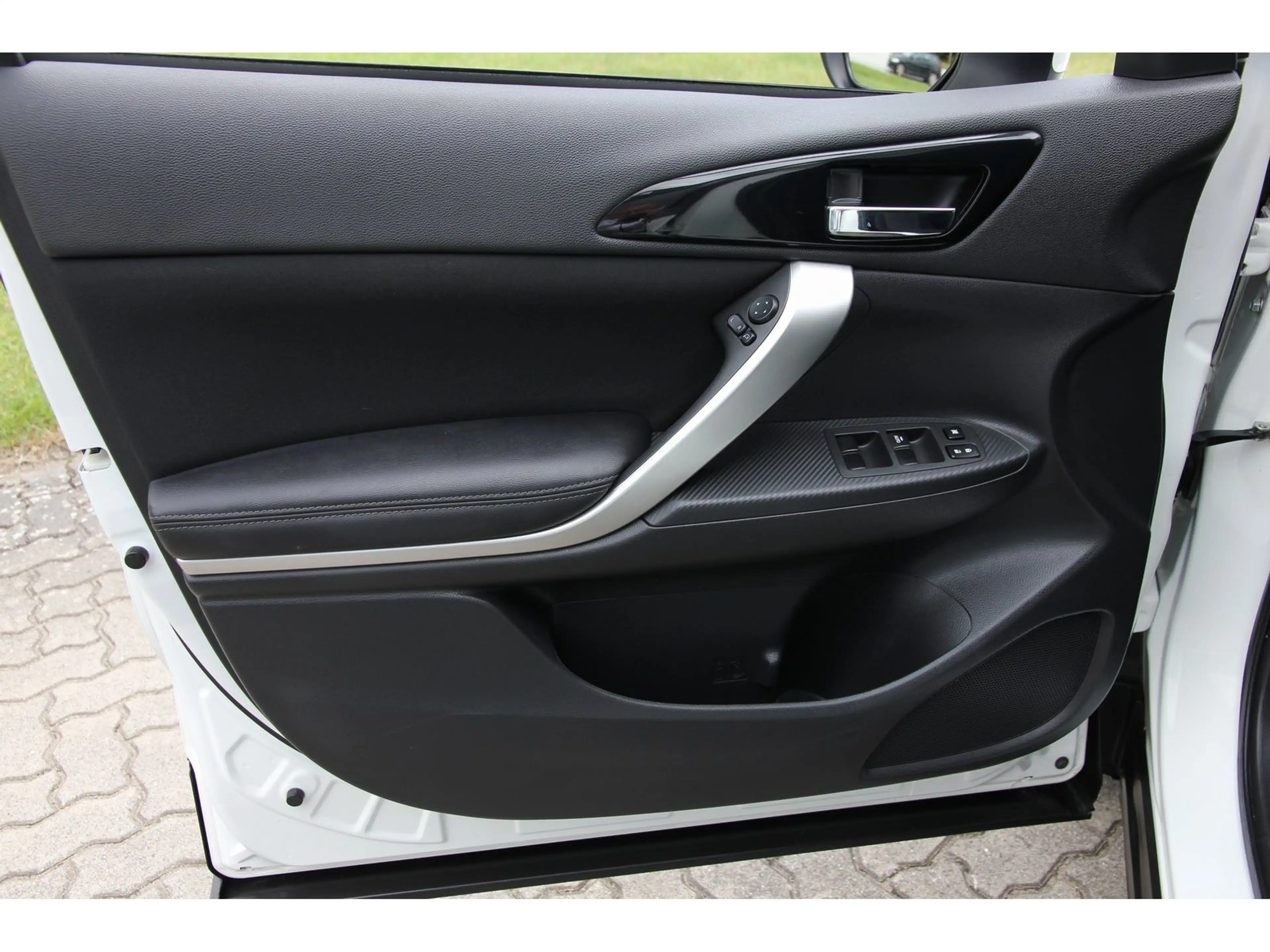 Mitsubishi Eclipse Cross Basis Hybrid 4WD Klima SHZ RFK App — photo 11