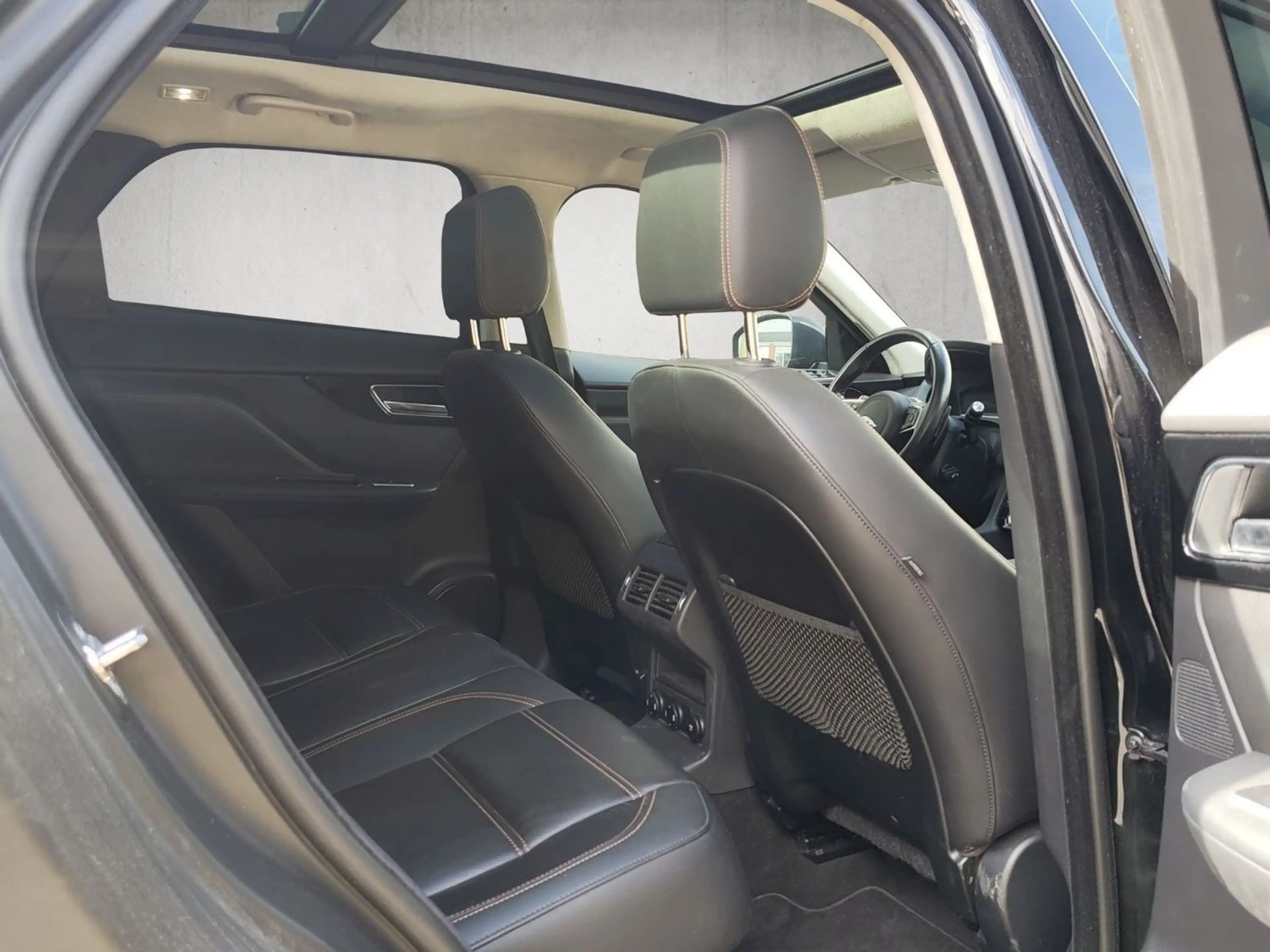 Jaguar F-Pace 3.0d Prestige AWD*Allrad*Navi*Leder*AHK*P — photo 13