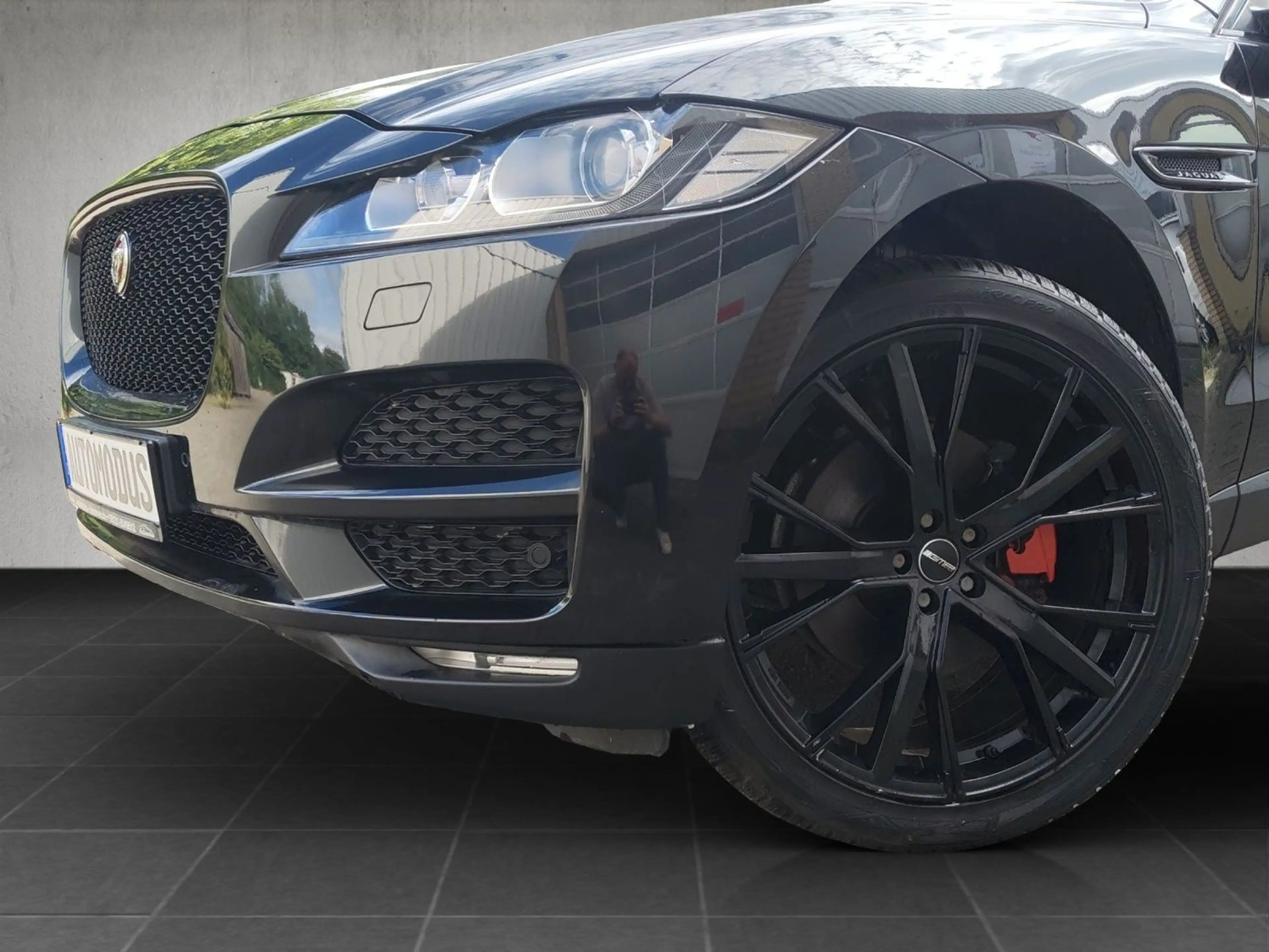 Jaguar F-Pace 3.0d Prestige AWD*Allrad*Navi*Leder*AHK*P — photo 2