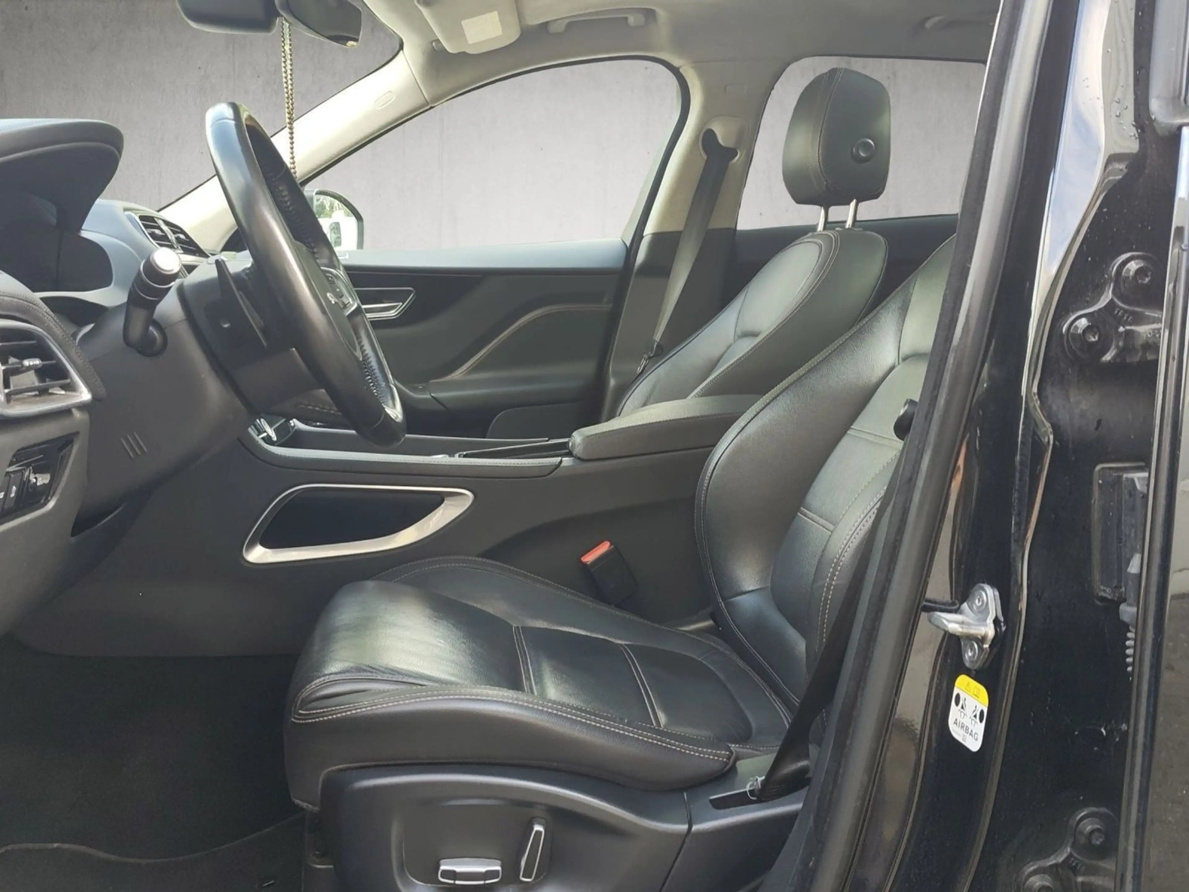 Jaguar F-Pace 3.0d Prestige AWD*Allrad*Navi*Leder*AHK*P — photo 10