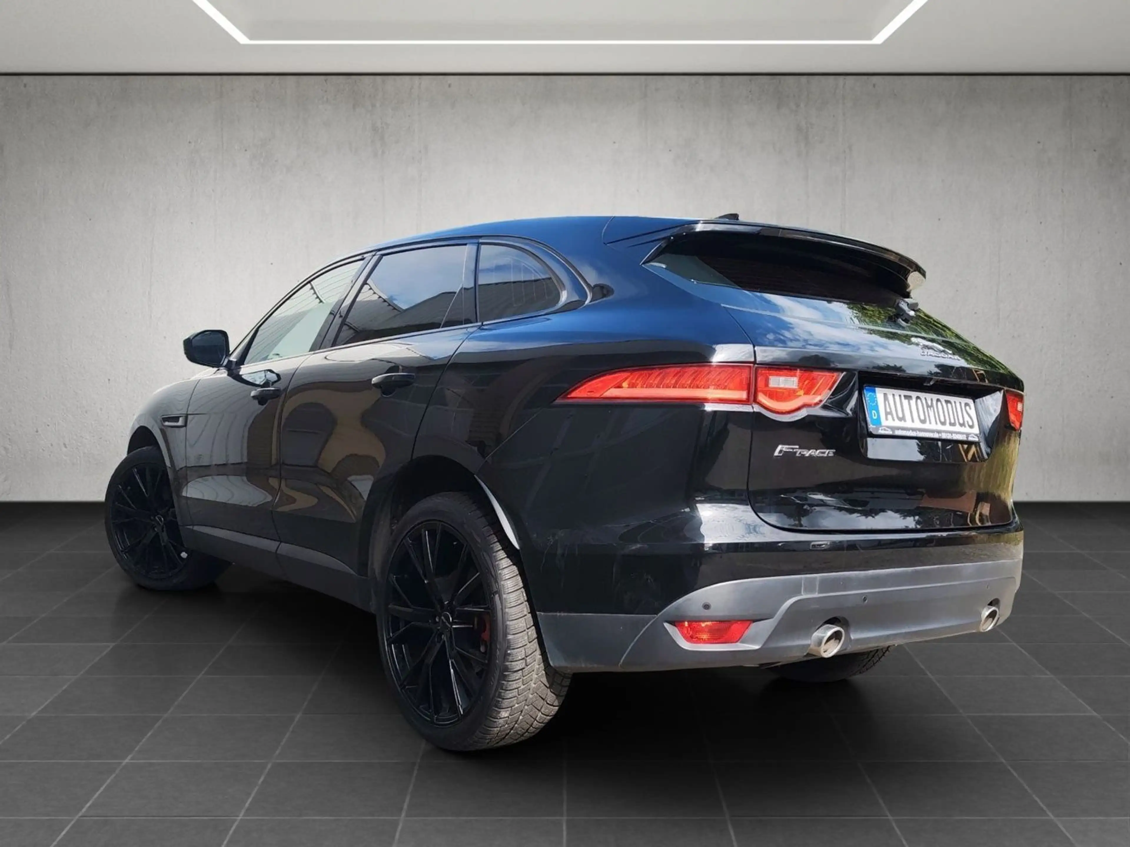 Jaguar F-Pace 3.0d Prestige AWD*Allrad*Navi*Leder*AHK*P — photo 4