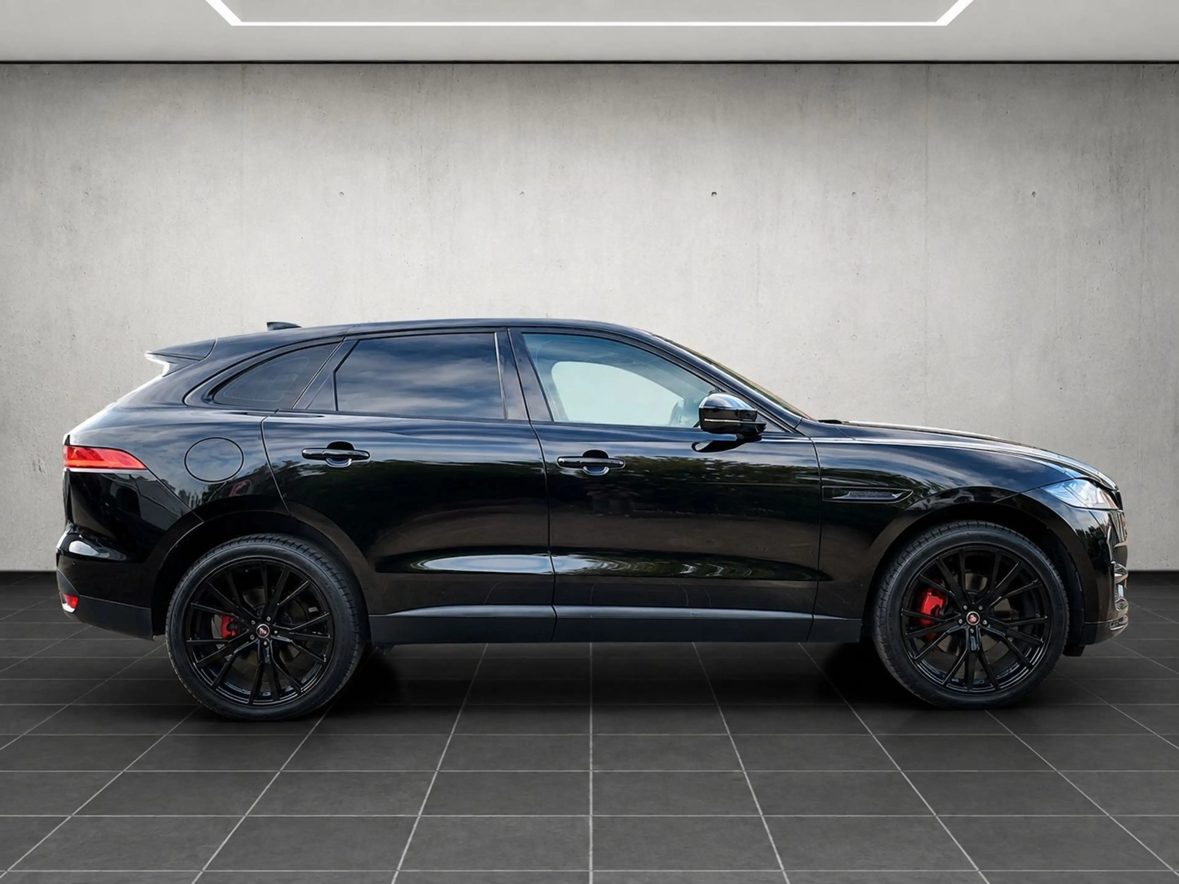 Jaguar F-Pace 3.0d Prestige AWD*Allrad*Navi*Leder*AHK*P — photo 6