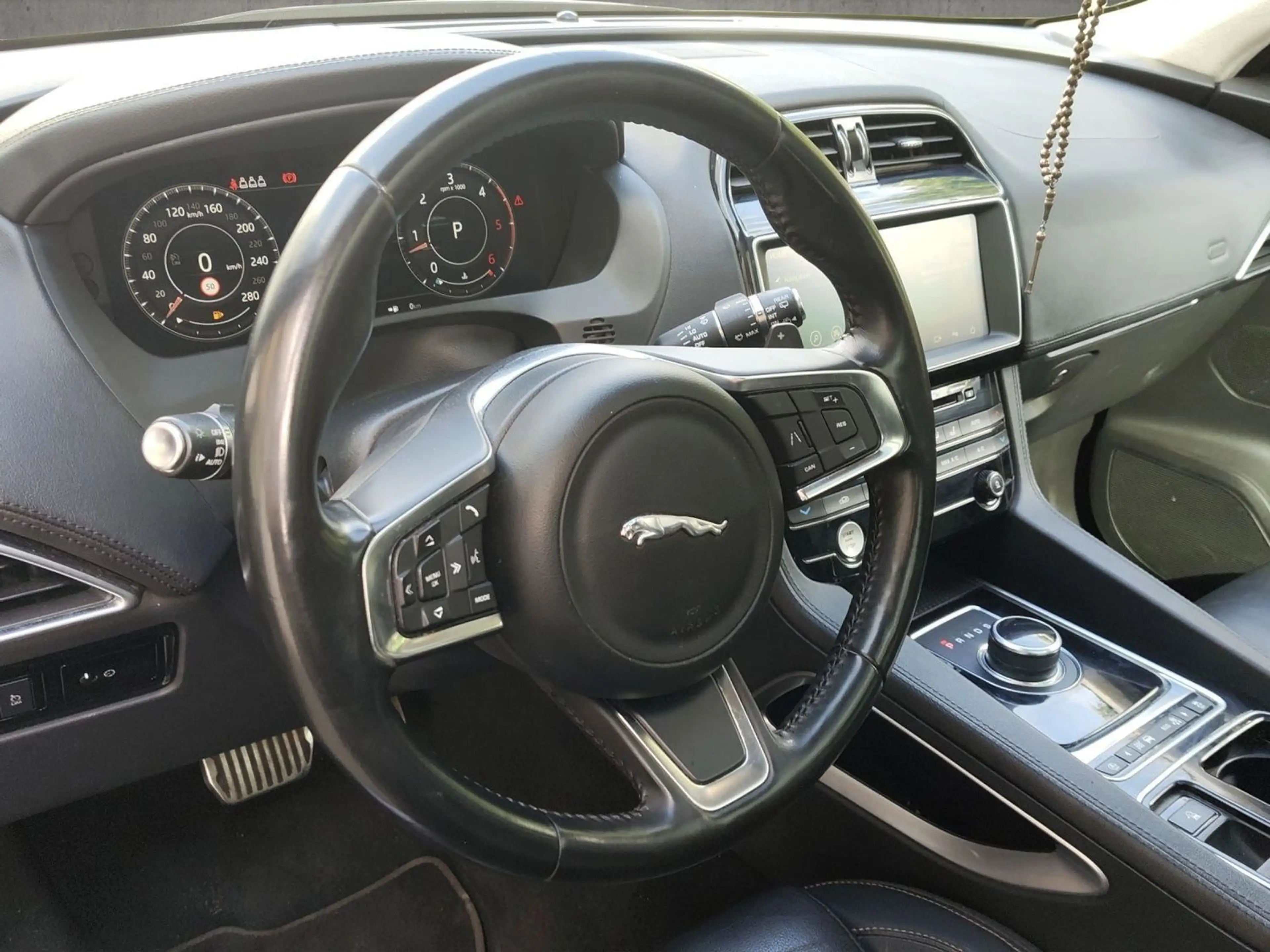 Jaguar F-Pace 3.0d Prestige AWD*Allrad*Navi*Leder*AHK*P — photo 15