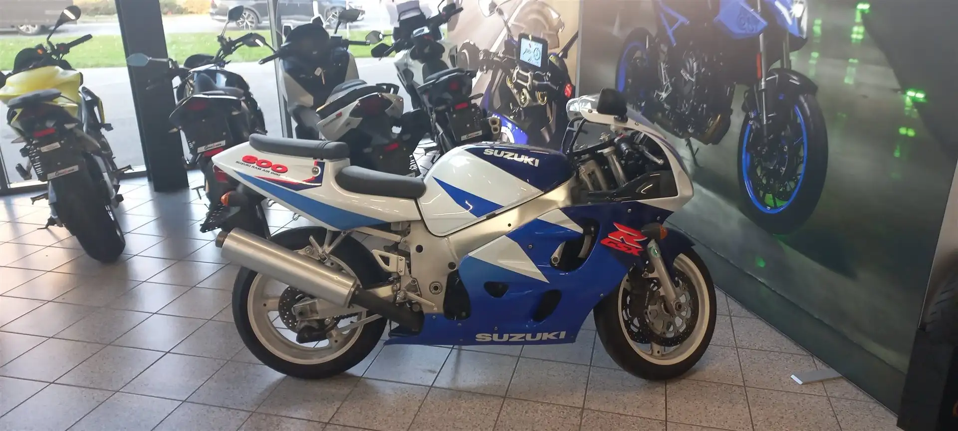 Suzuki GSX-R 600 Wit - 1