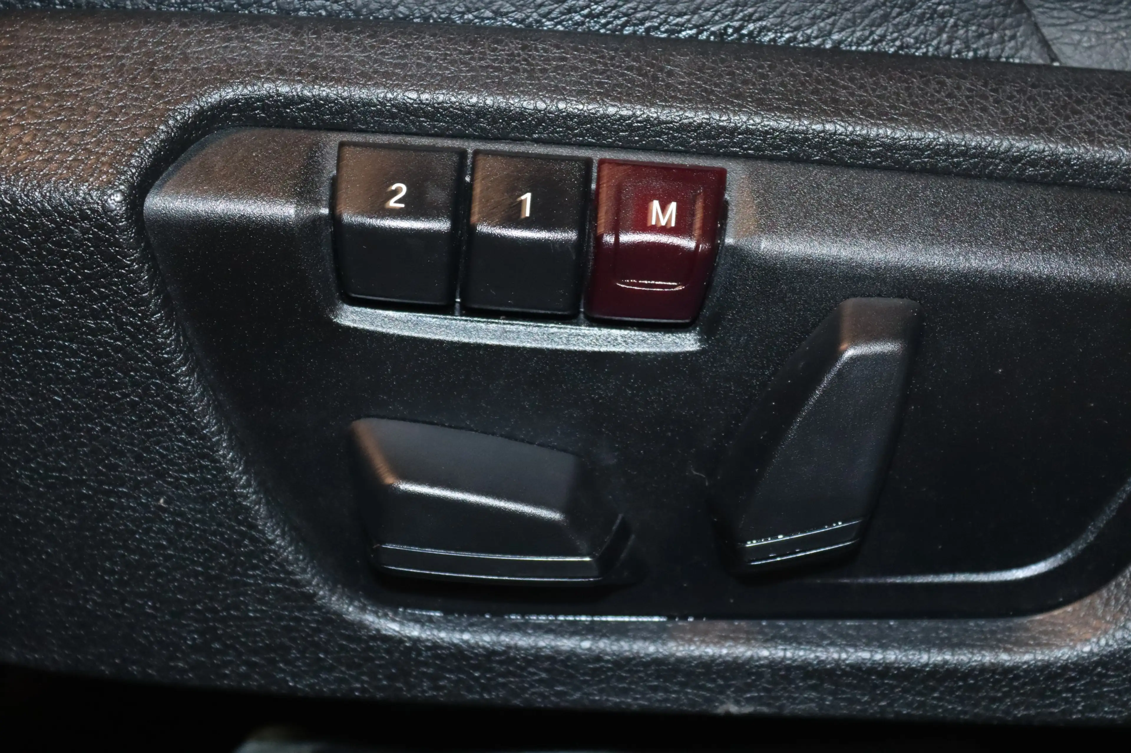 BMW 335 xDrive Touring Luxury-Xenon-Pano-HUD-AHK- — photo 12