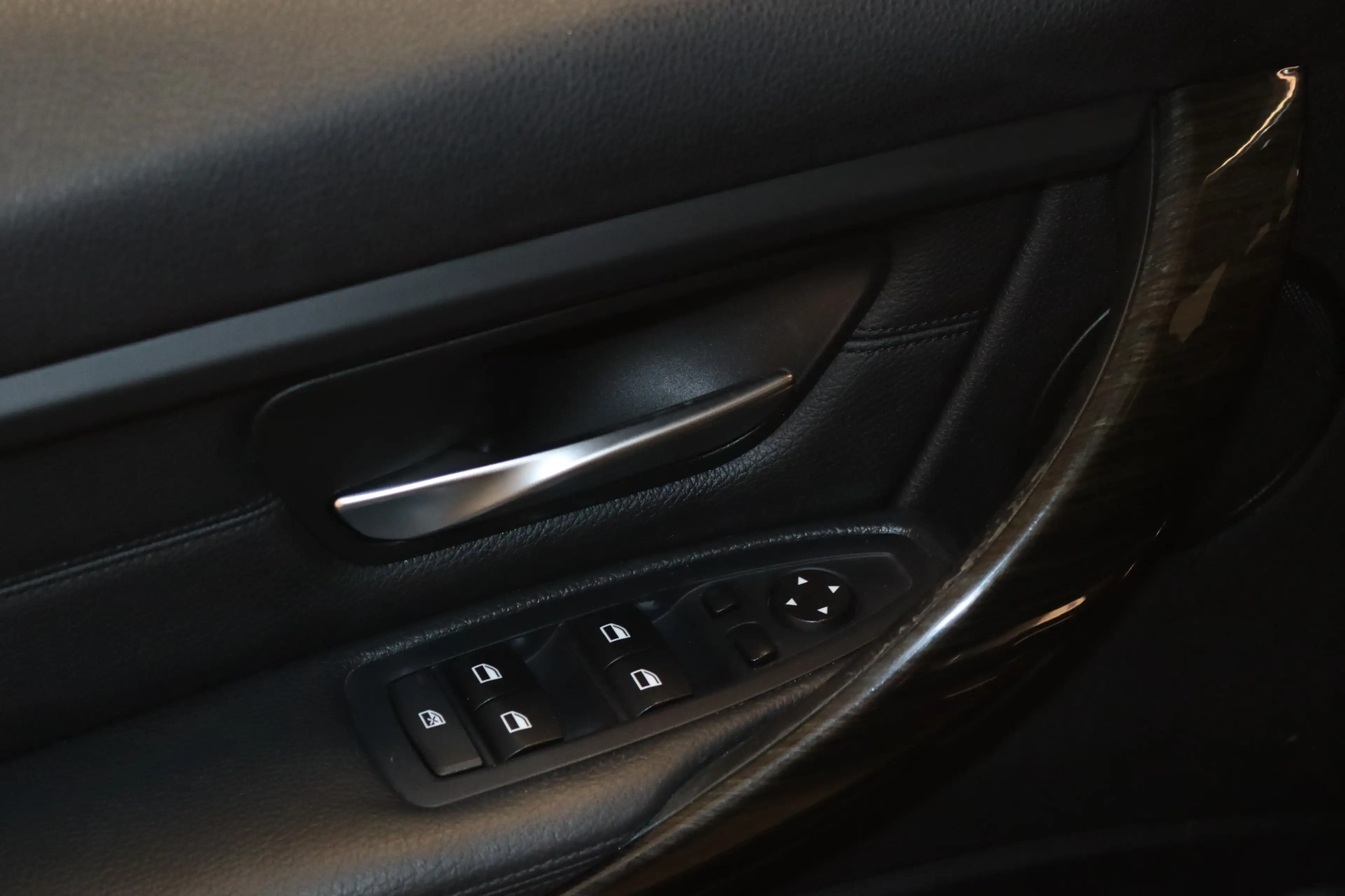 BMW 335 xDrive Touring Luxury-Xenon-Pano-HUD-AHK- — photo 11
