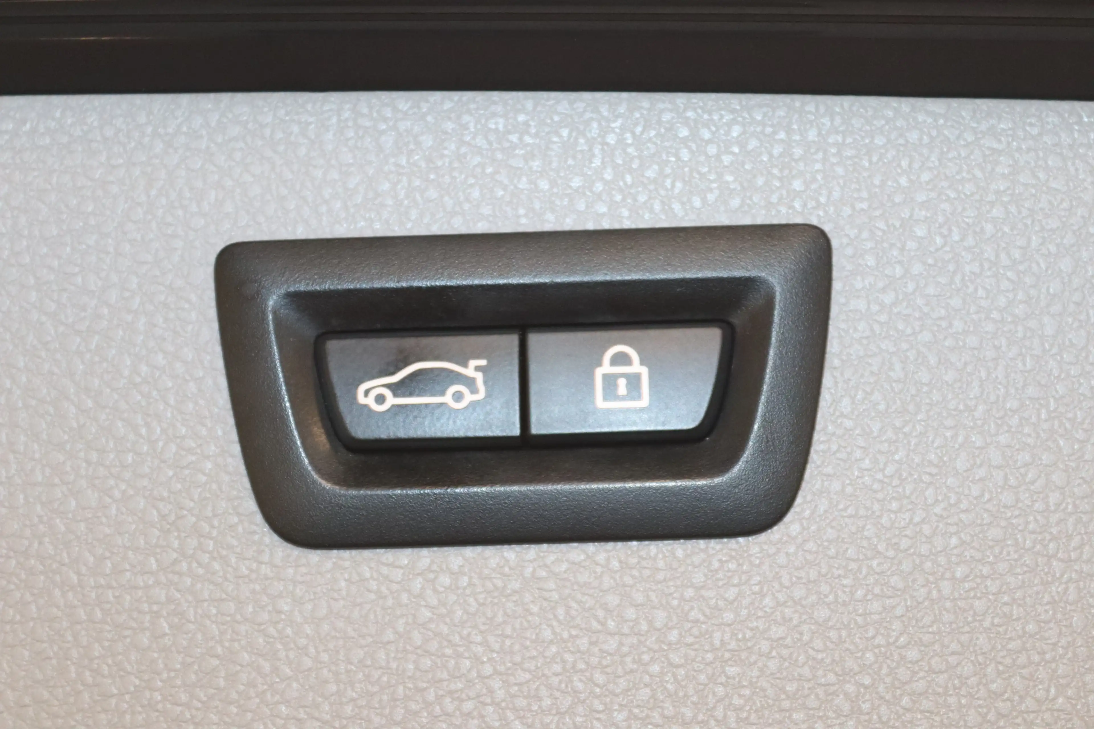 BMW 335 xDrive Touring Luxury-Xenon-Pano-HUD-AHK- — photo 8