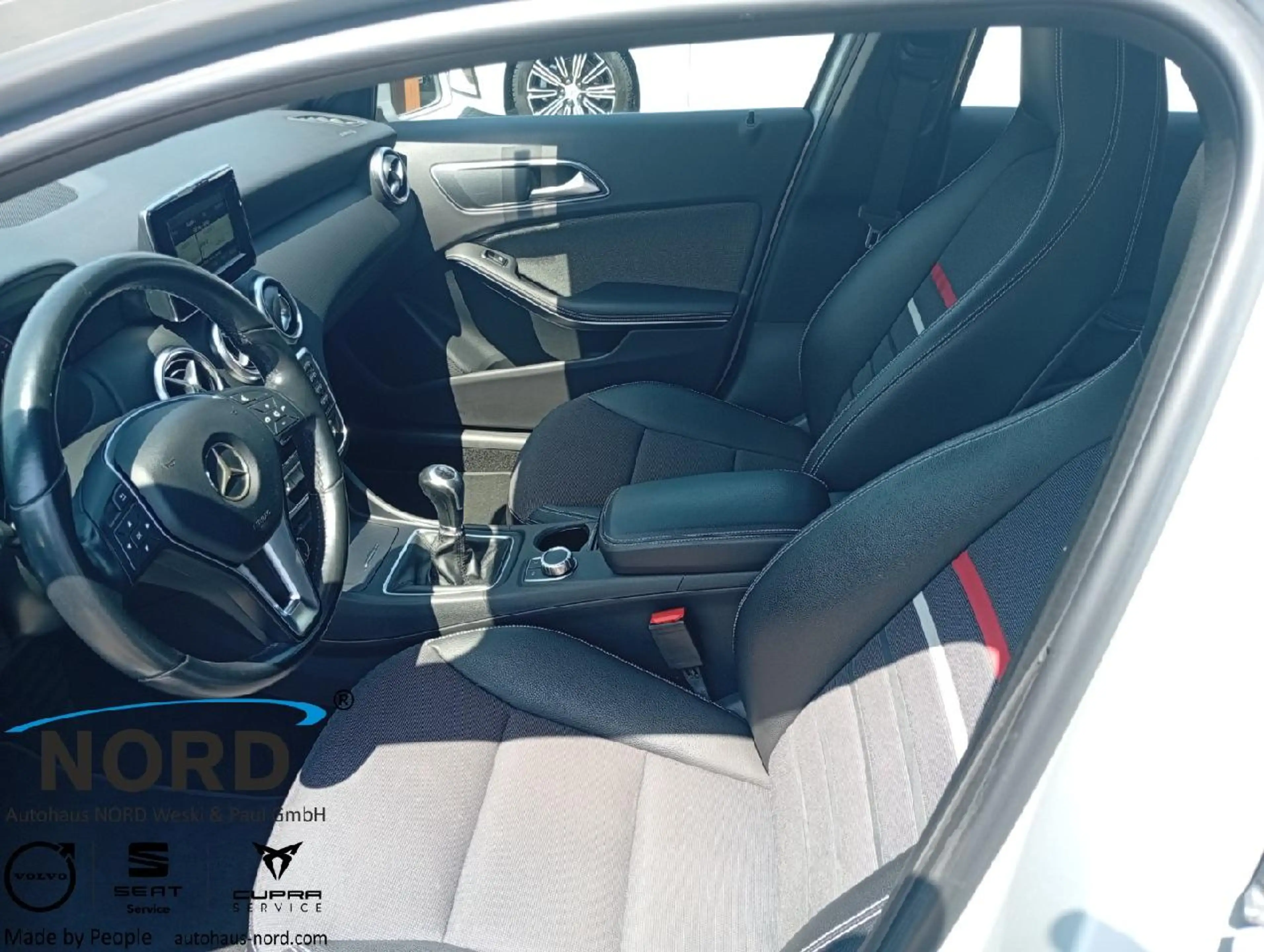 Mercedes-Benz A 180 A 180 BlueEfficiency Pano Dach — photo 9