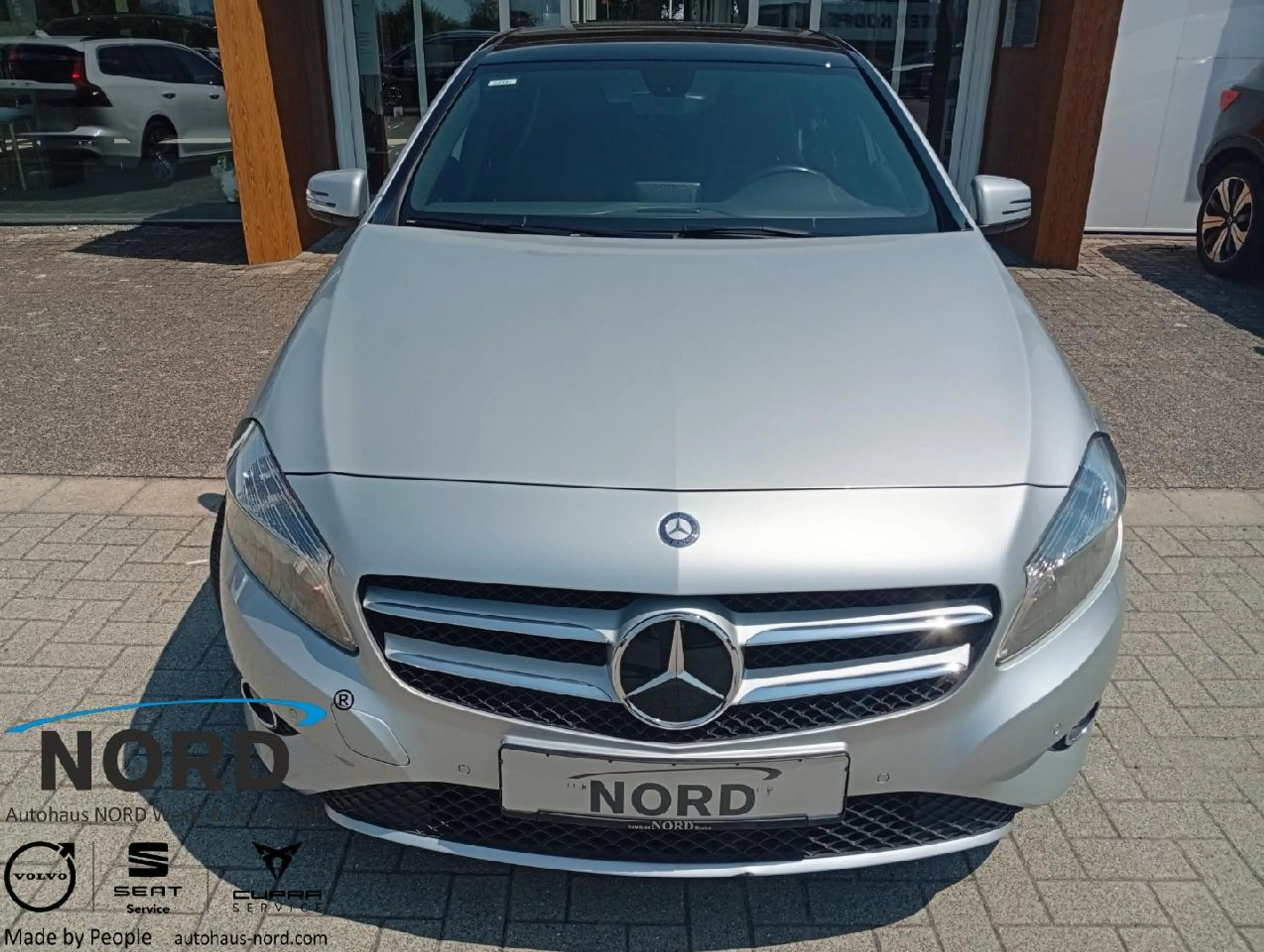 Mercedes-Benz A 180 A 180 BlueEfficiency Pano Dach — photo 2